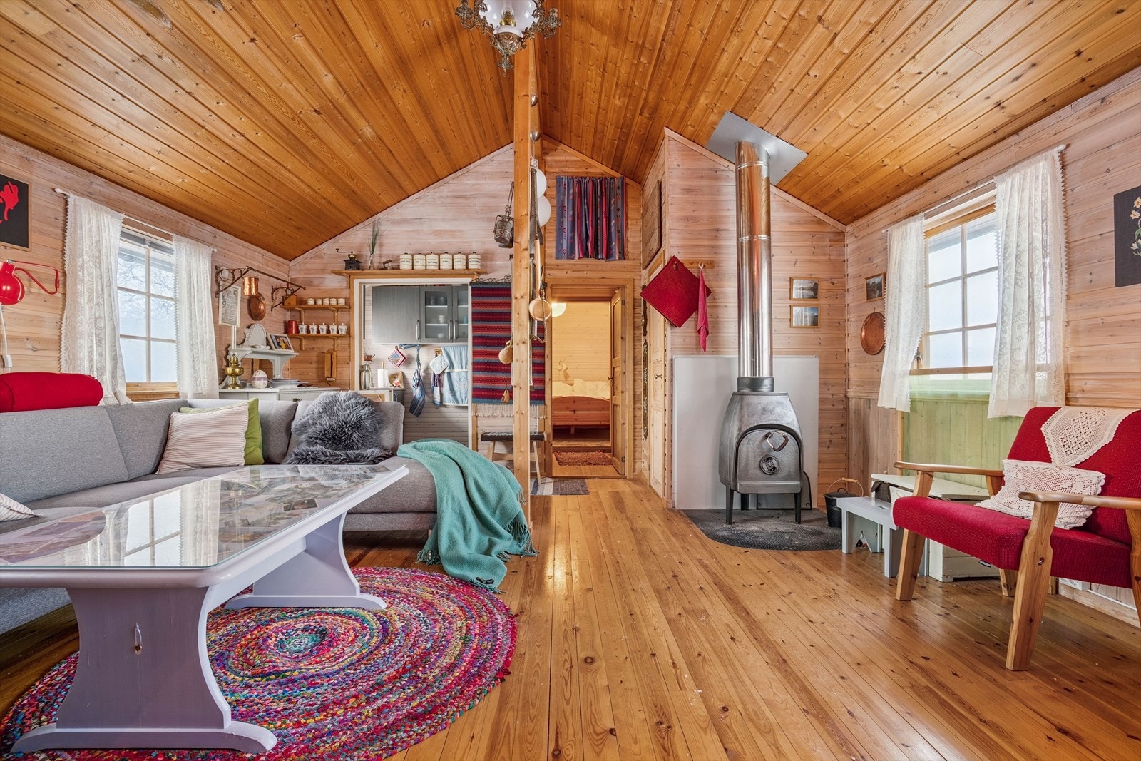 Stue med vedovn Galleribilde