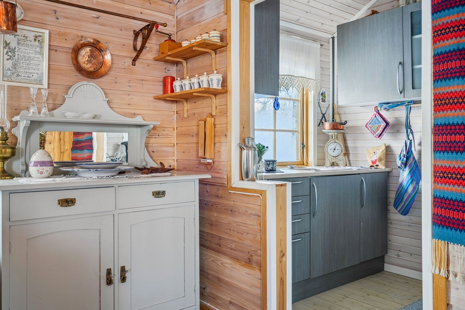 Inn til kjøkkenet Galleribilde