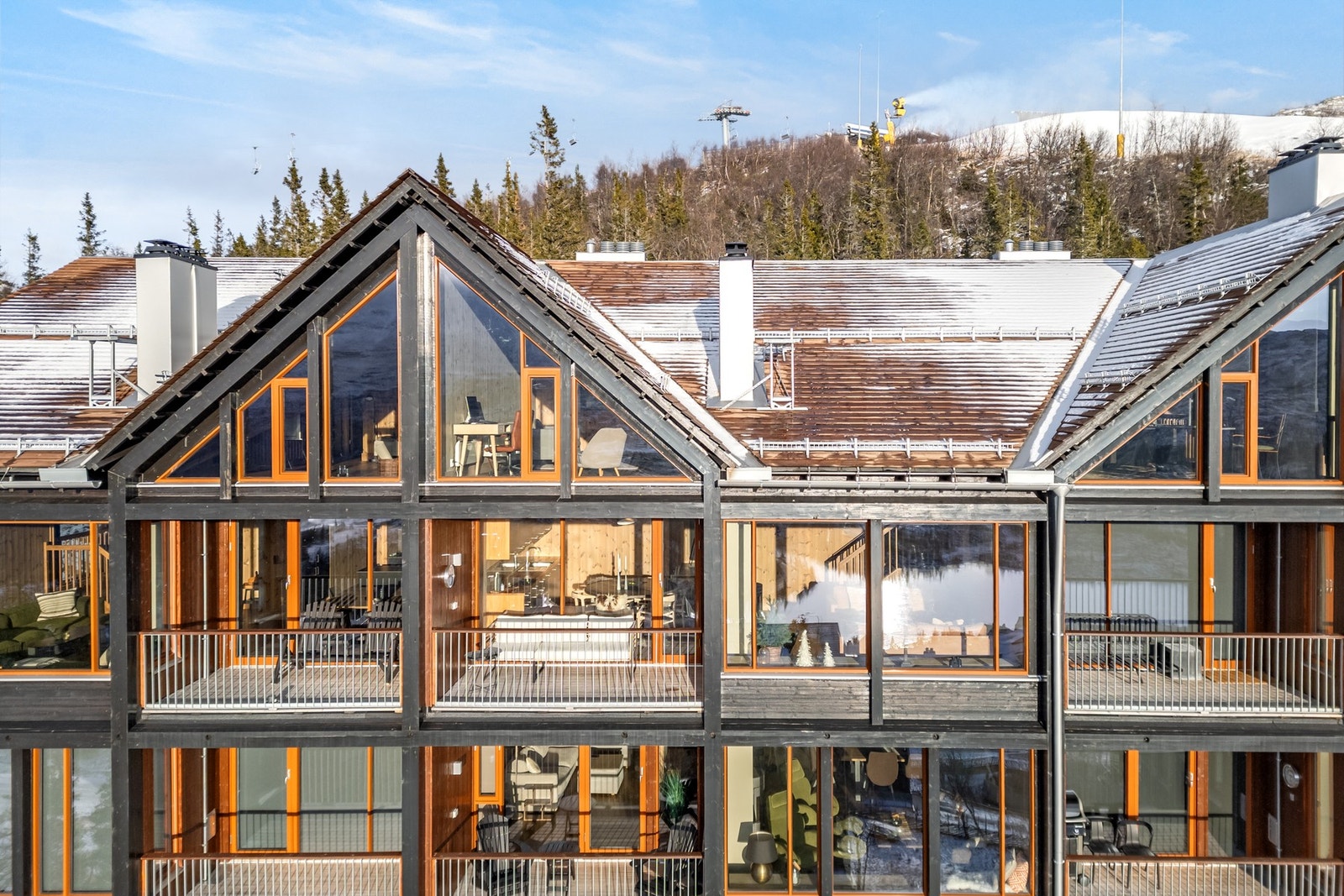 Skipsfjellvegen 244 ved Mathias Ørnes & Christopher Lejonberg Galleribilde