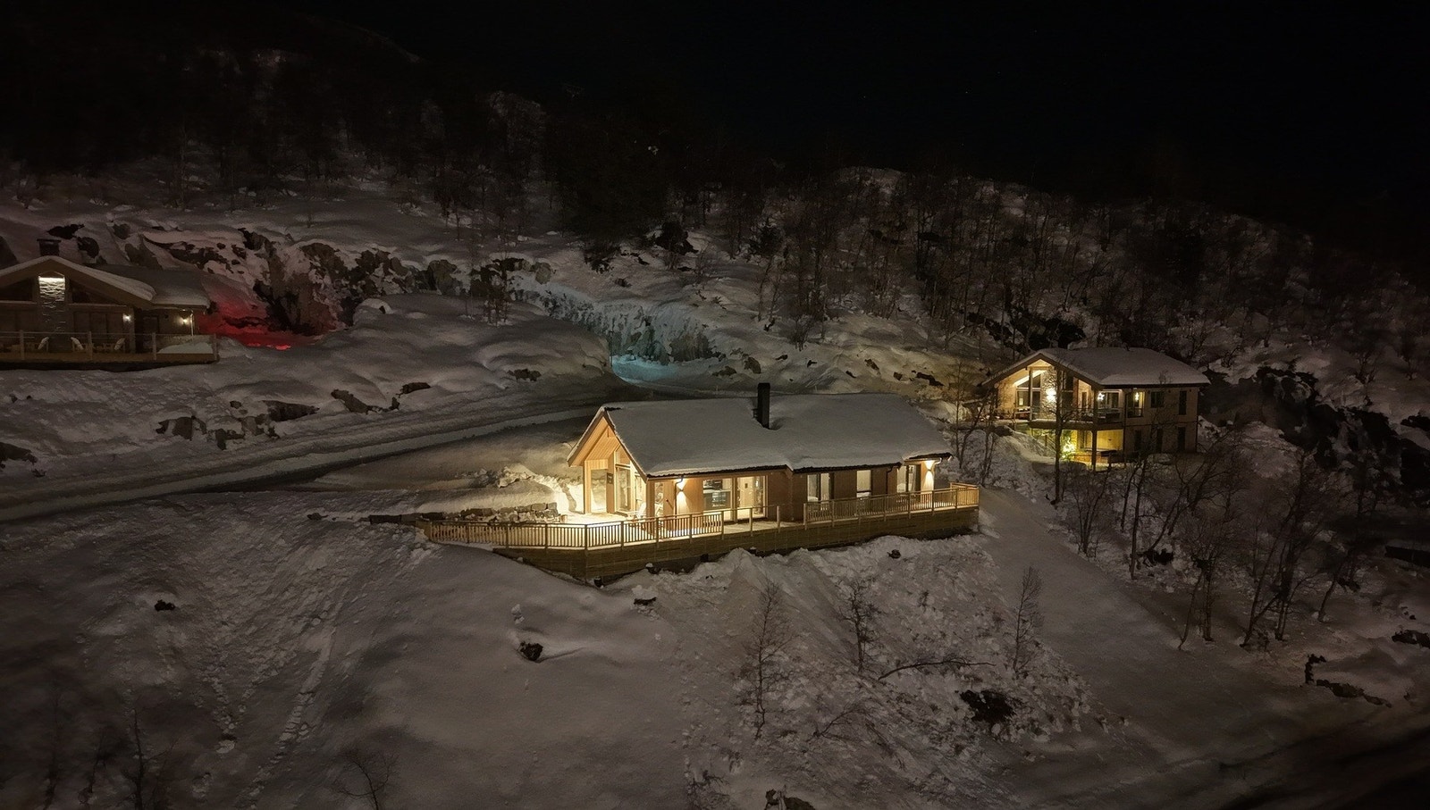 Gruset biloppstillingsplass like utenfor. Galleribilde