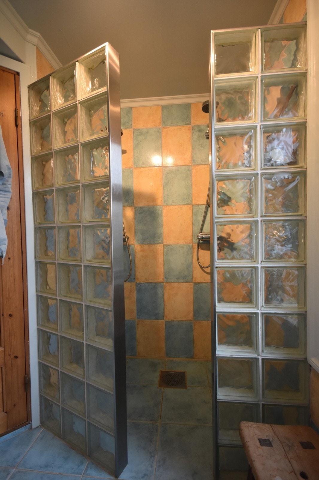 Dusjhjørnet. Galleribilde