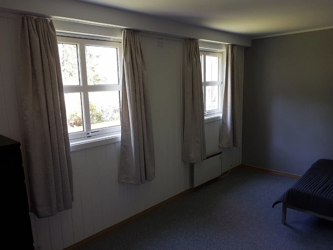 To vinduer gir godt med lys Galleribilde