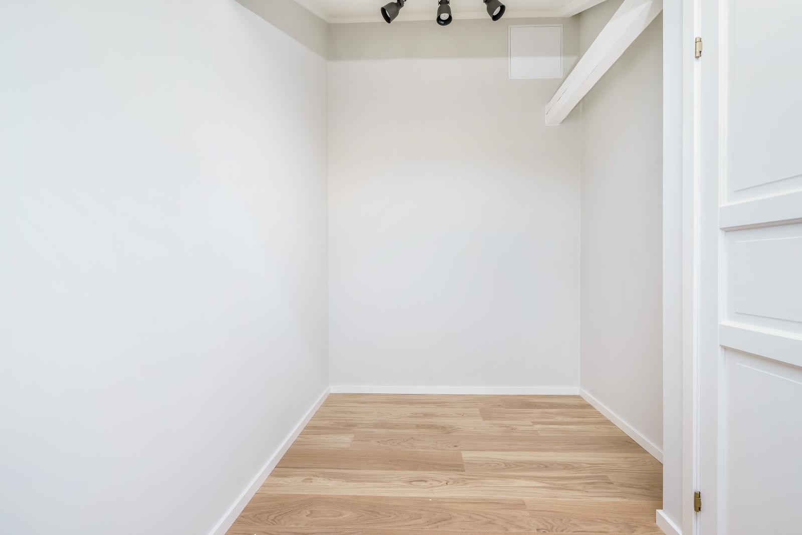 Soverom 2 med plass til dobbeltseng Galleribilde