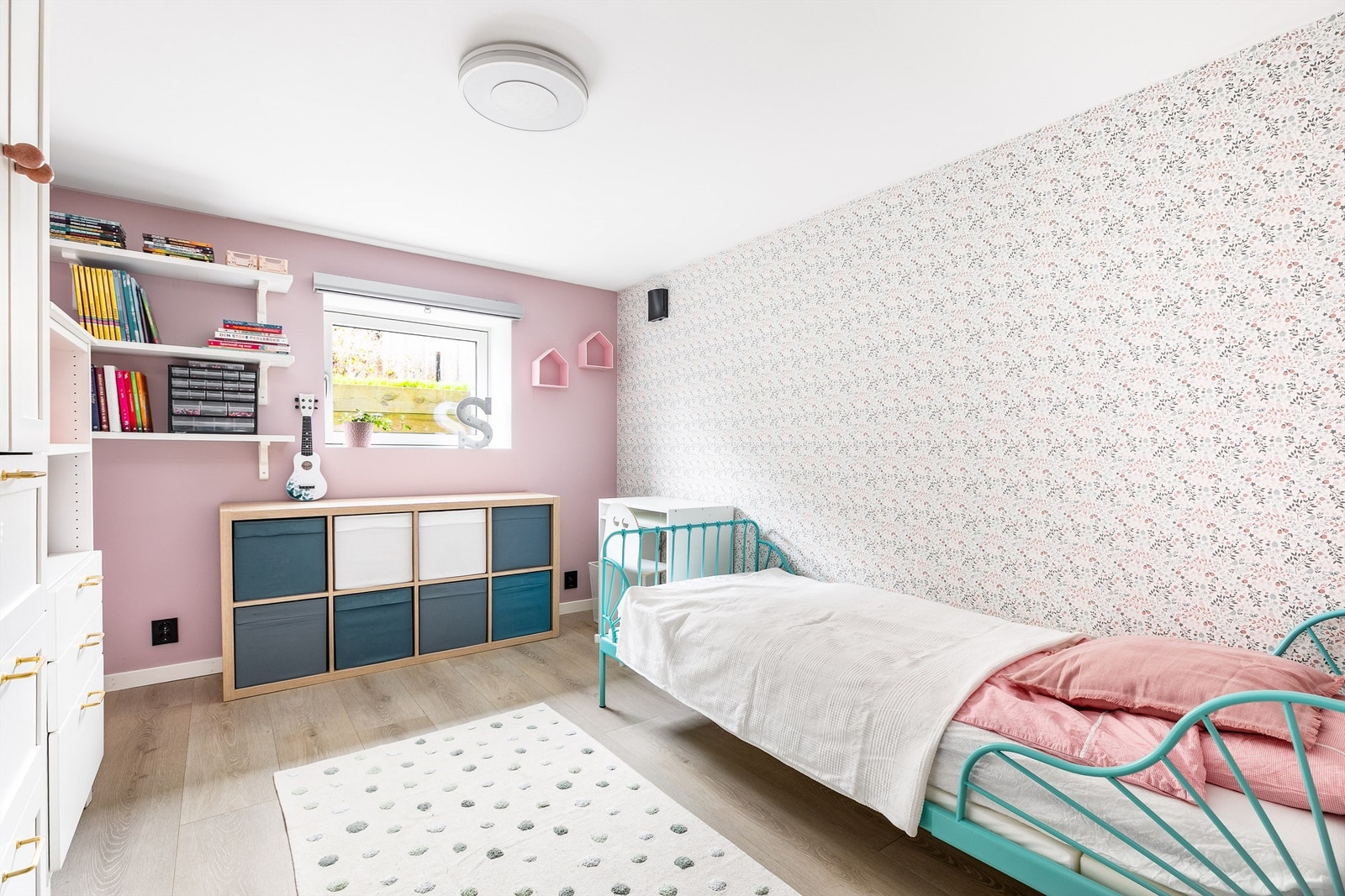 Nye vinduer er installert i alle kjellerrom i forbindelse med bruksendringen av underetasjen. Se under pkt. ferdigattest. Galleribilde