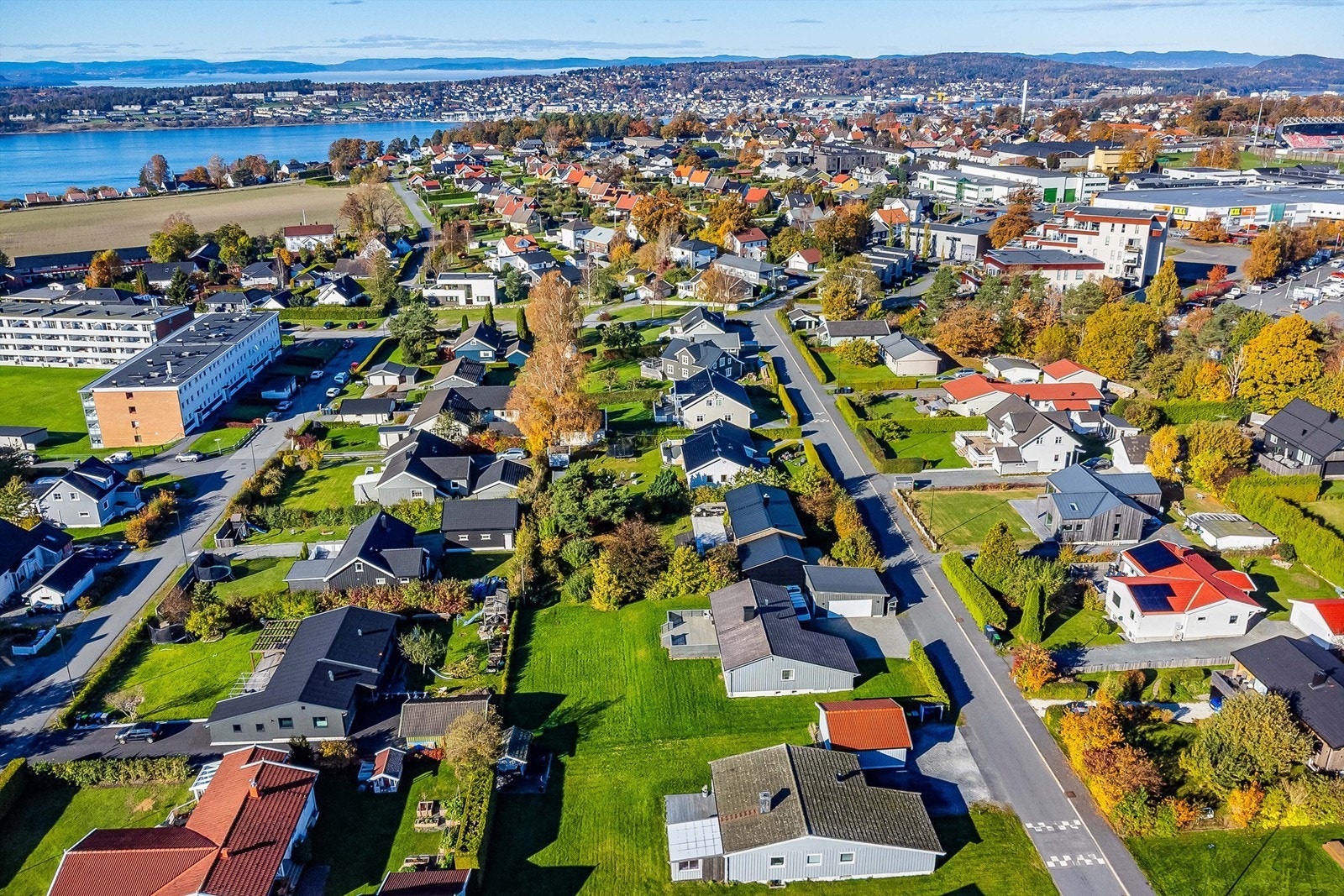 Til togstasjonen i sentrum er det sykkelavstand eller få minutter med buss. Galleribilde