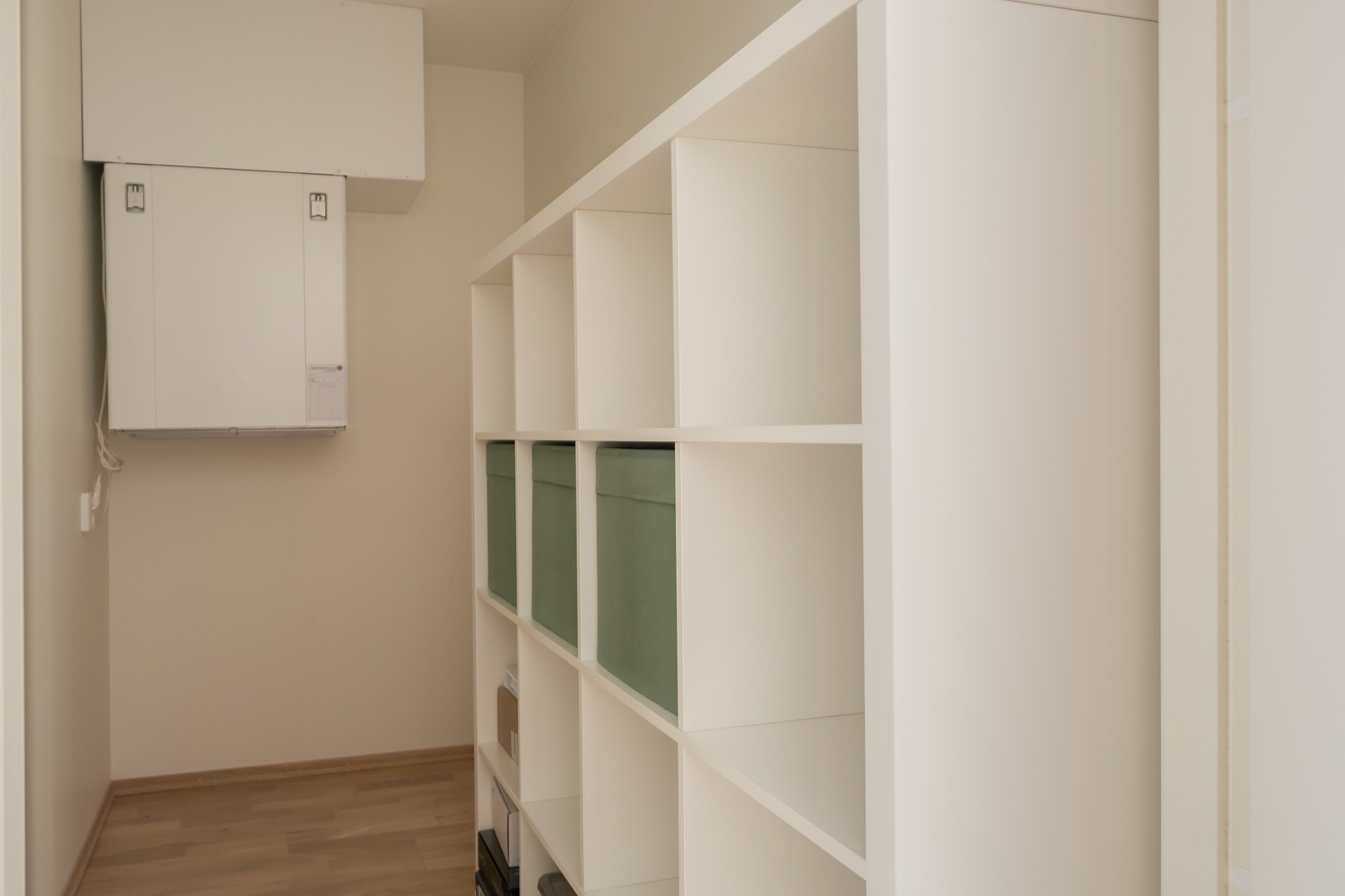 Bod med hyller. Galleribilde