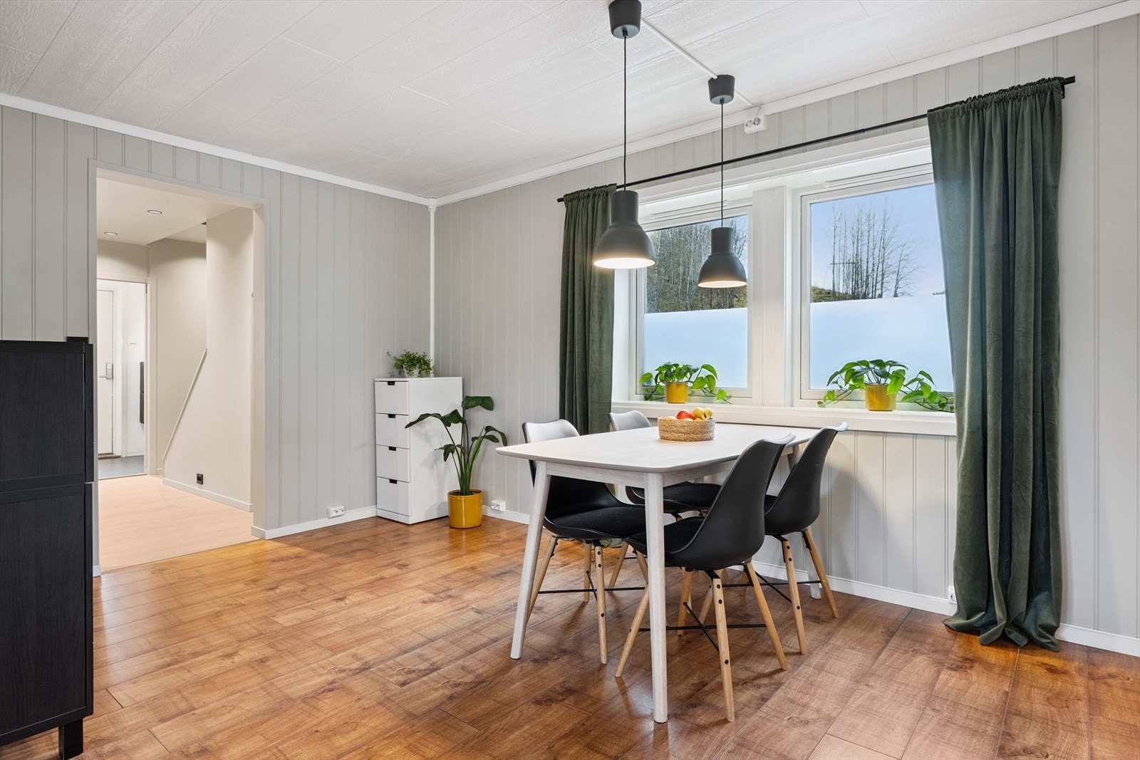 2010 - Skiftet vinduer i 1. etg. og 2. etg. Galleribilde