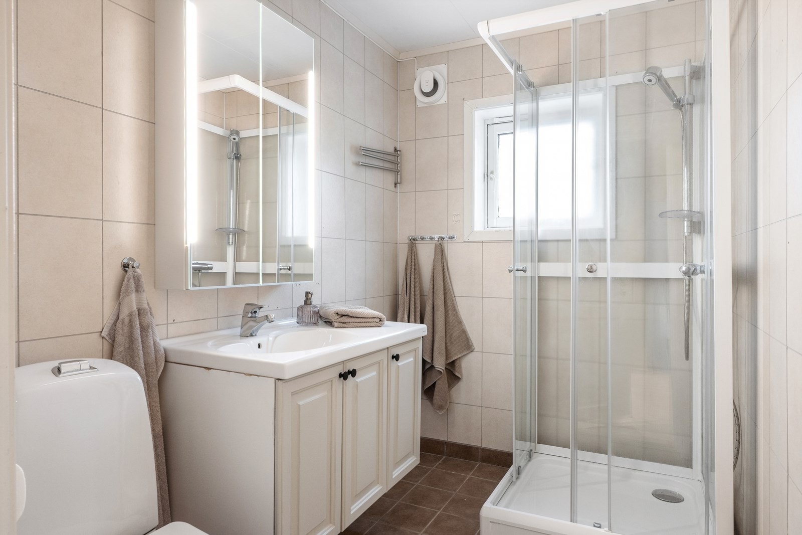 Bad (2009/2014) Galleribilde