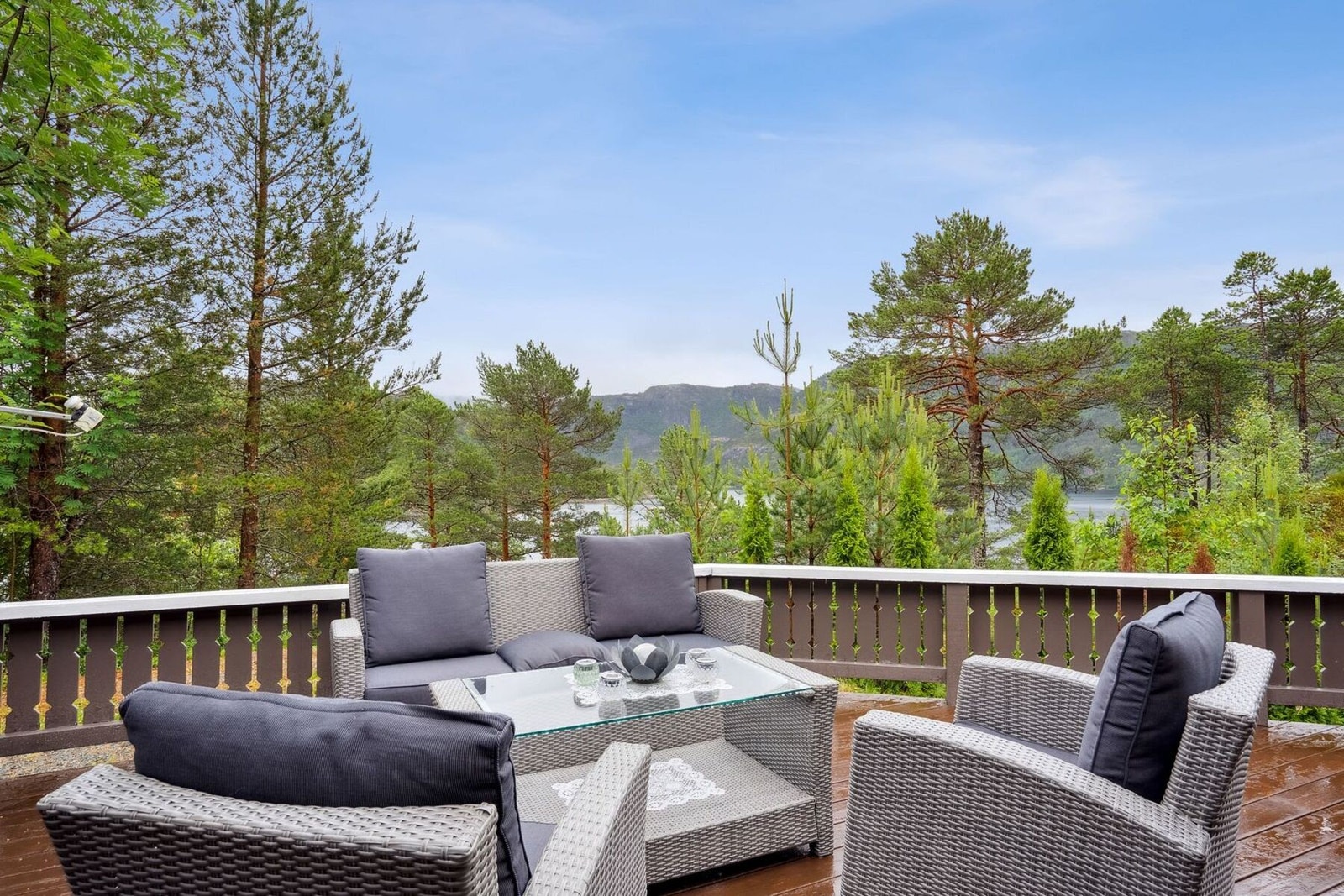 Det er god plass til de utemøblene man skulle ønske. Galleribilde