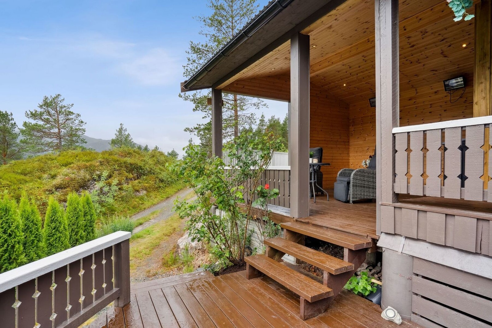 Videre er det trapp ned til enda en terrasse. Galleribilde