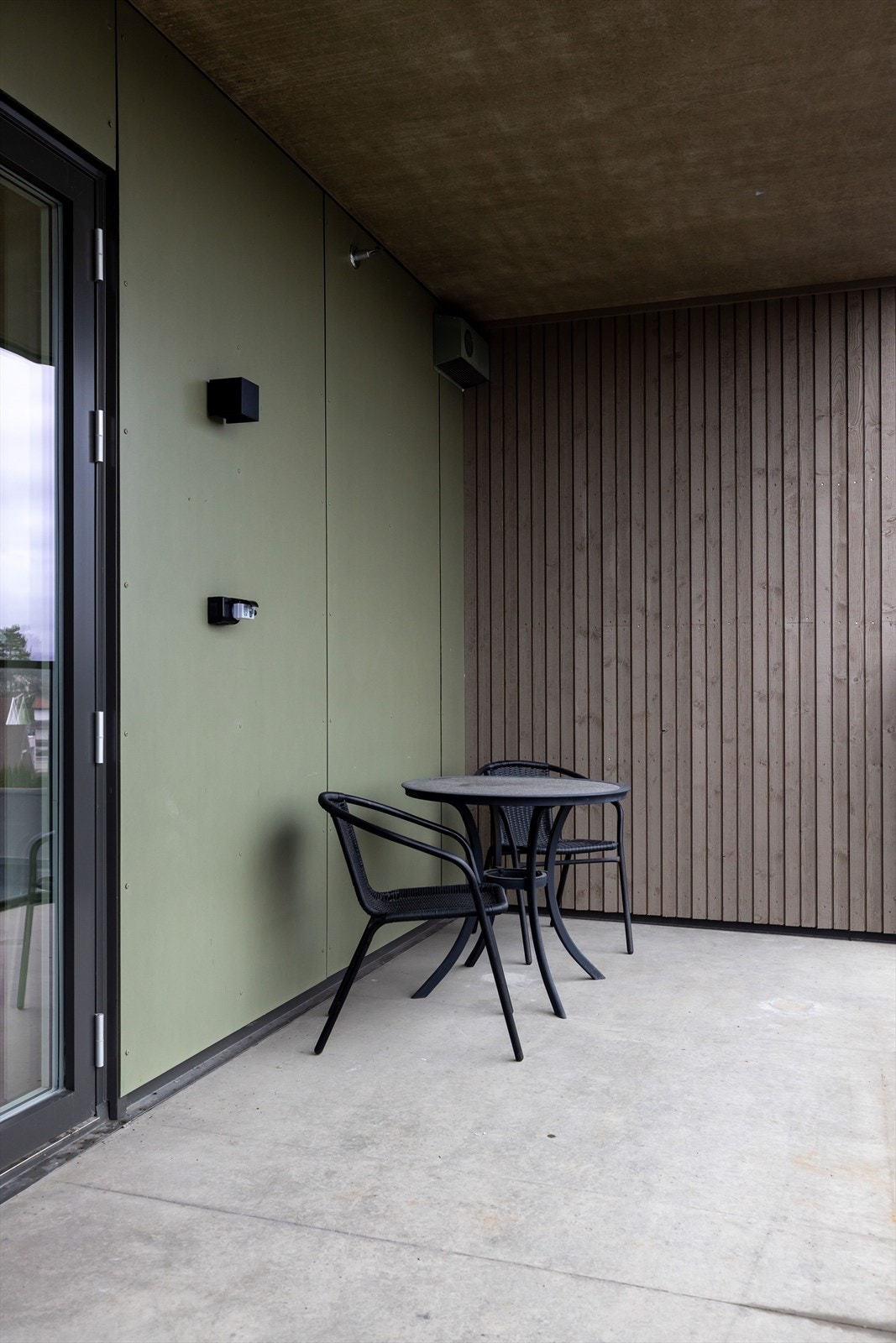 Det er god plass til en romslig sittegruppe, planter og annet som skaper et hyggelig utemiljø. Galleribilde