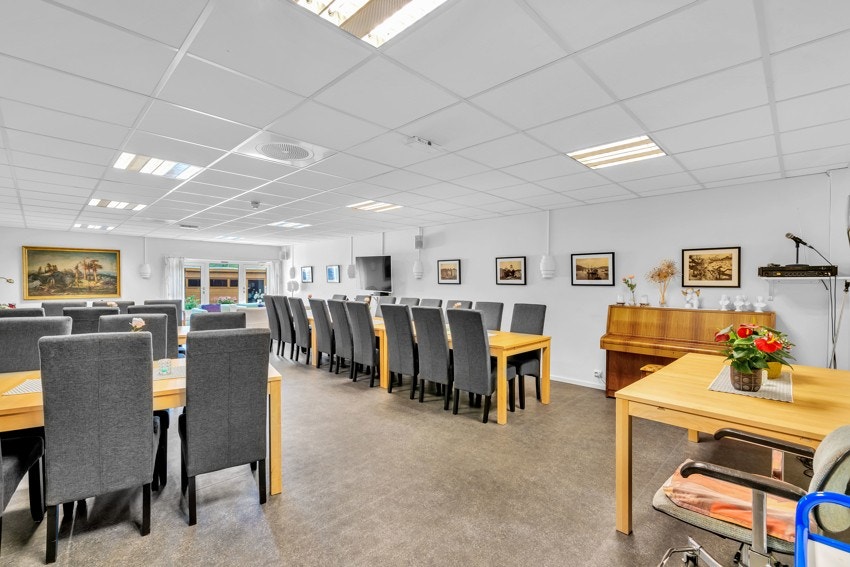 Fellesstuen - hvor beboere kan samles til sosialt samvær, eller du kan leie den til eget selskap Galleribilde