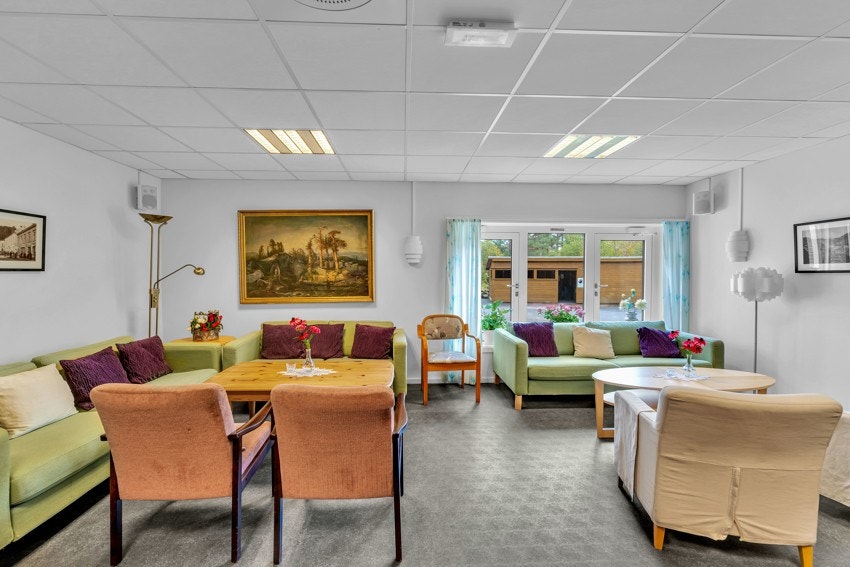 Fellesstuen - hvor beboere kan samles til sosialt samvær, eller du kan leie den til eget selskap Galleribilde