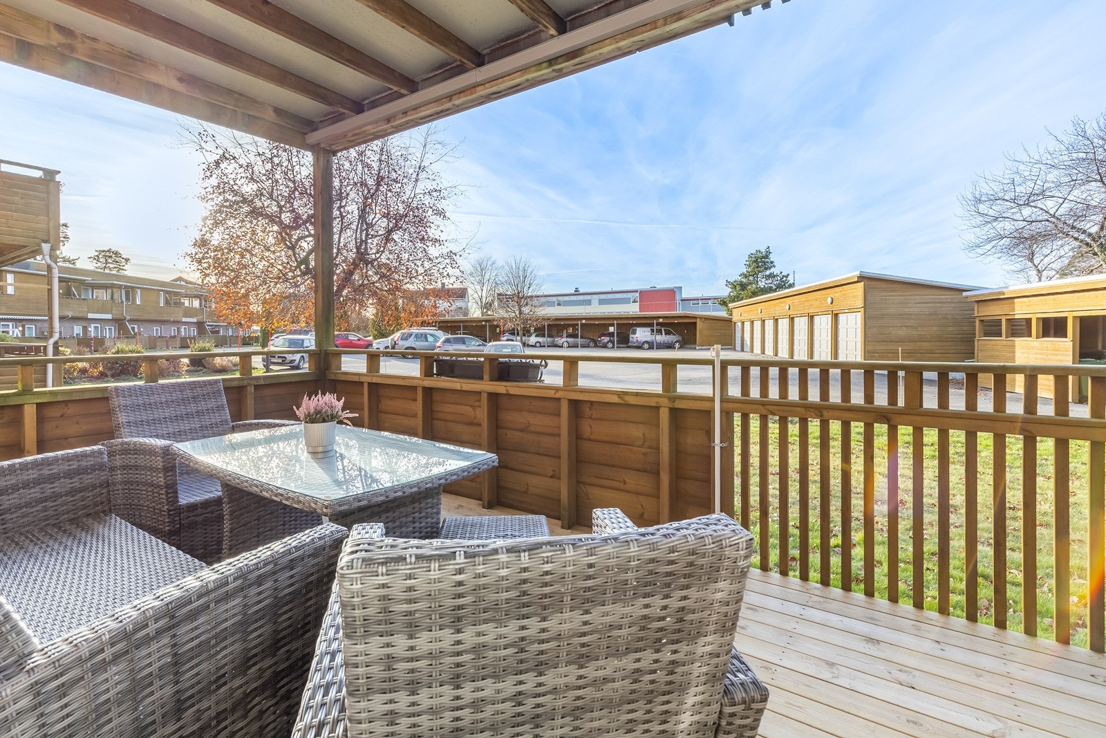 Nydelig overbygget veranda på fremsiden av bygget Galleribilde