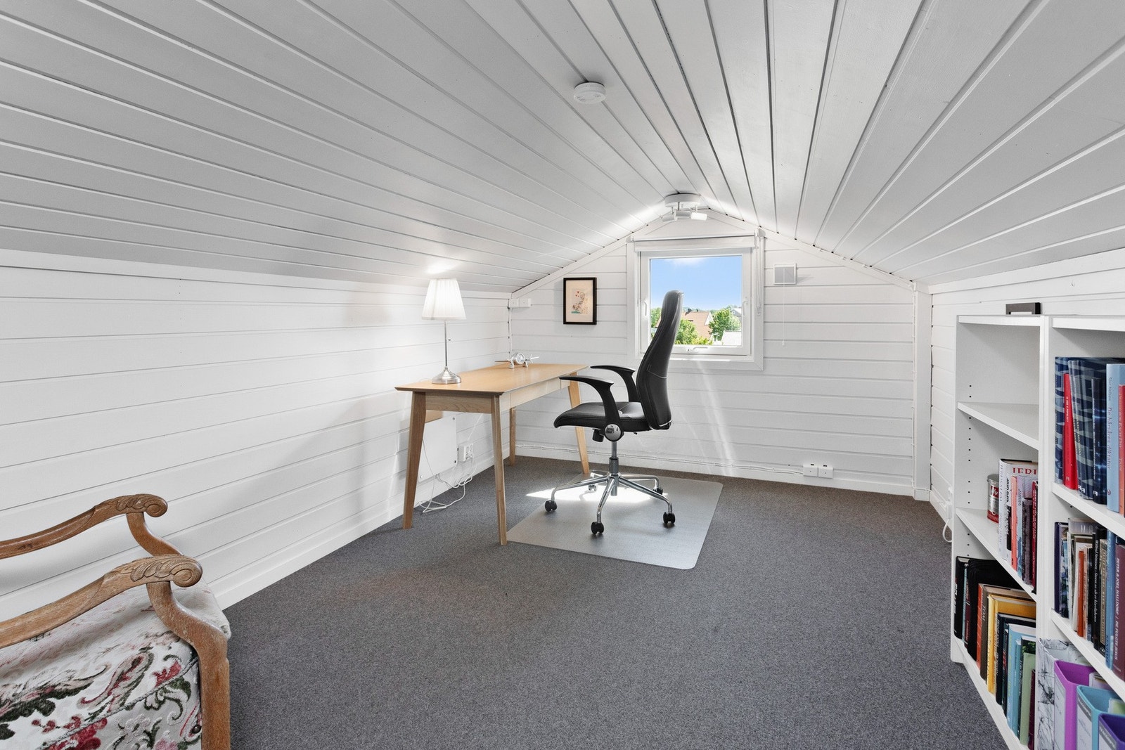 Loftarealet er ikke bruksendret, og er ikke godkjent for varig opphold. Galleribilde