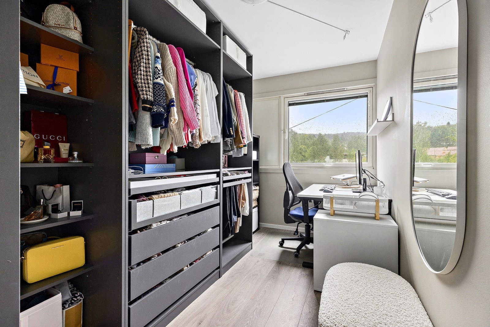 Det er to soverom til som kan brukes som, for eksempel, kontor Galleribilde