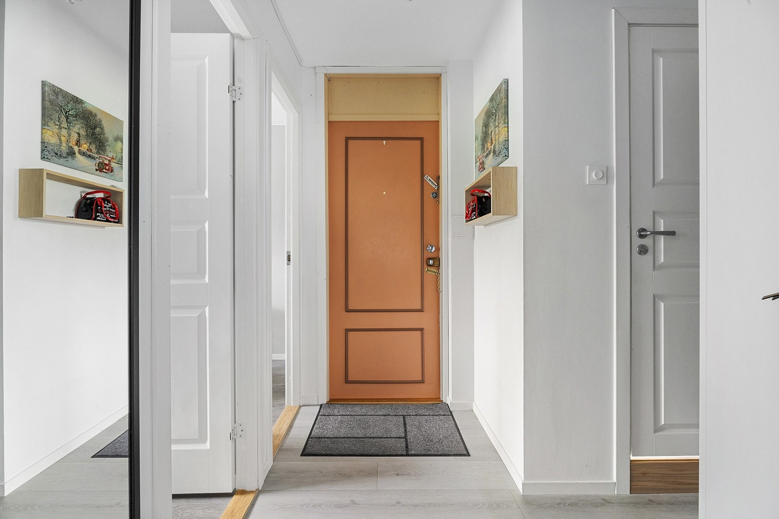 Leilighetens entéparti Galleribilde