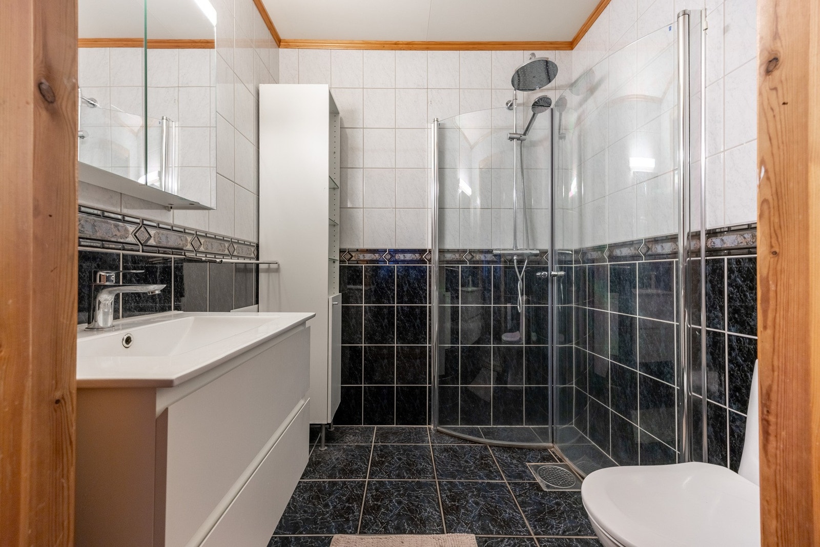 Flislagt bad. Galleribilde