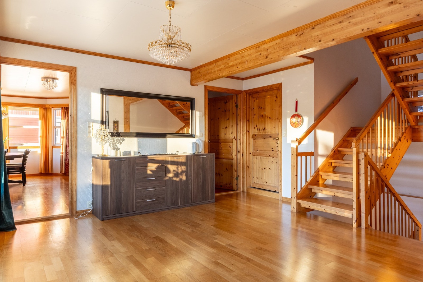 God plass til å innrede med ulike oppbevaringsløsninger eller kommoder. Galleribilde