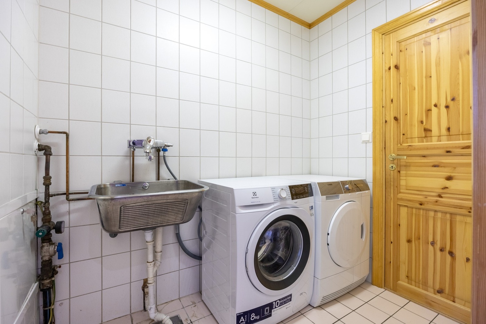 Separat og praktisk vaskerom. Galleribilde