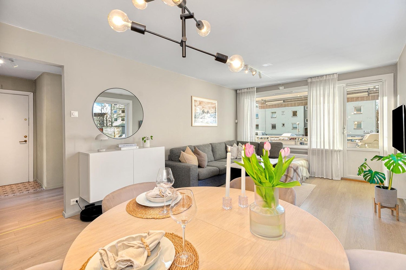 Her får du plass til både sofa, spisebord og kanskje en lesekrok for de virkelig rolige kveldene. Galleribilde