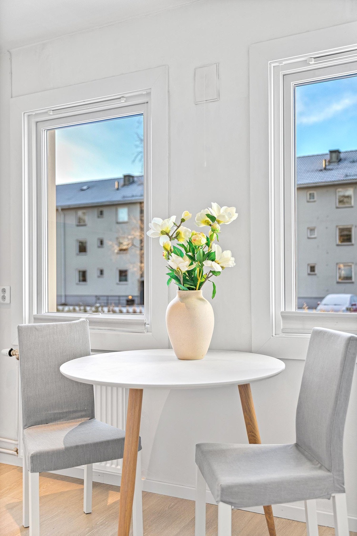 Nyt frokosten med en kopp kaffe og hyggelig utsikt! Galleribilde