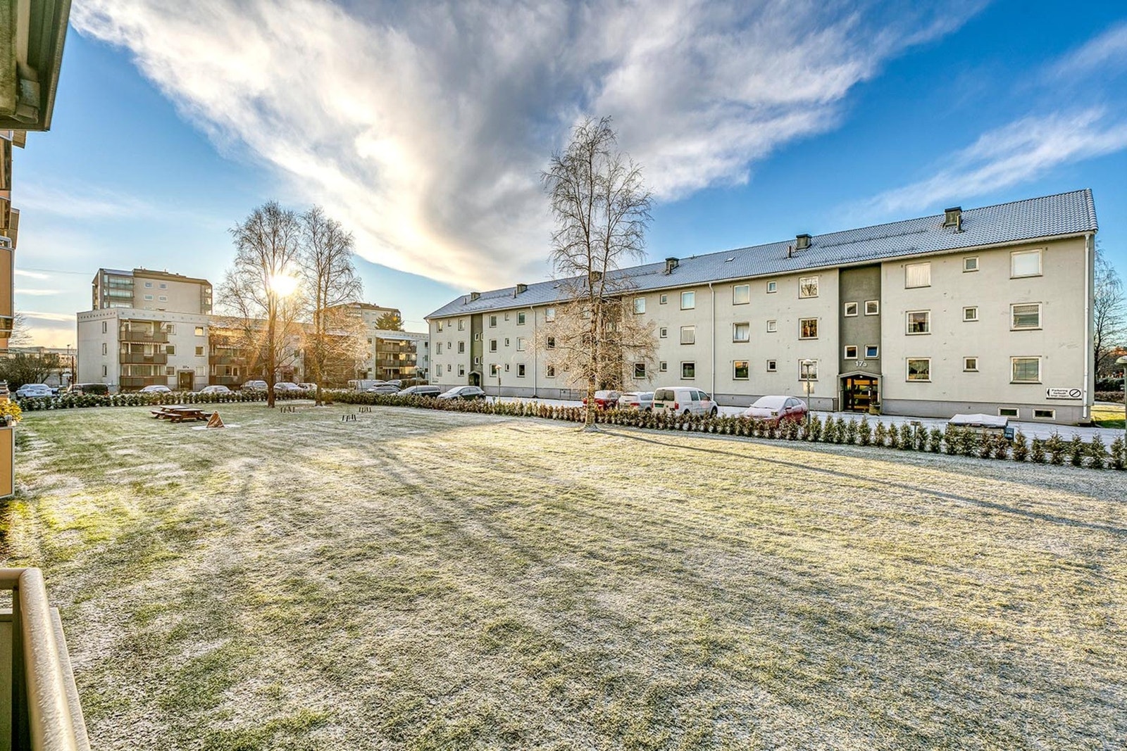 For den aktive er Åråsen stadion og flere idrettsanlegg ligger i umiddelbar nærhet, i tillegg til treningssentre, ballplasser og åpne grøntområder. Galleribilde