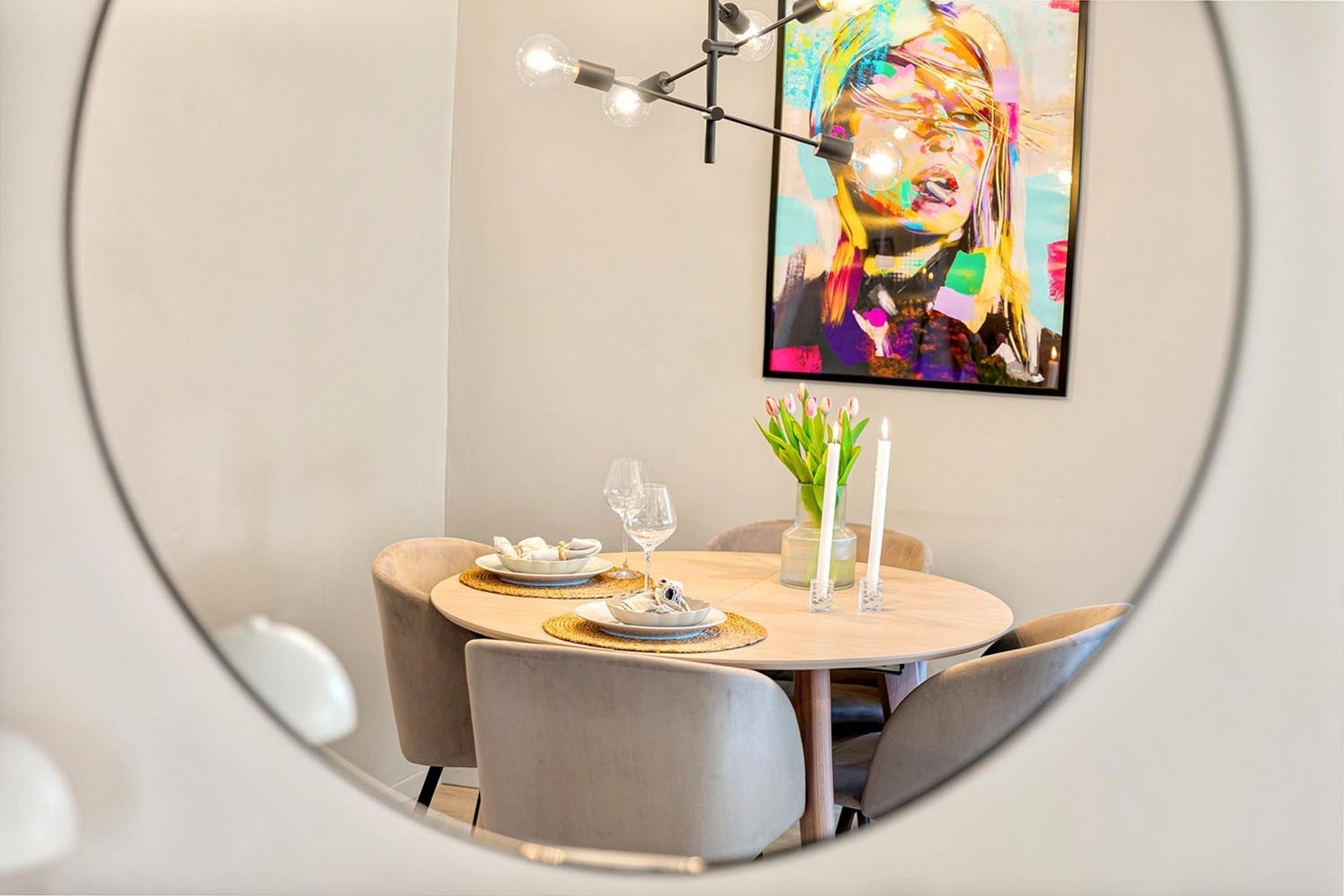 Inviter over dine nærmeste for å feire boligkjøpet ditt med den herlig middag! Galleribilde