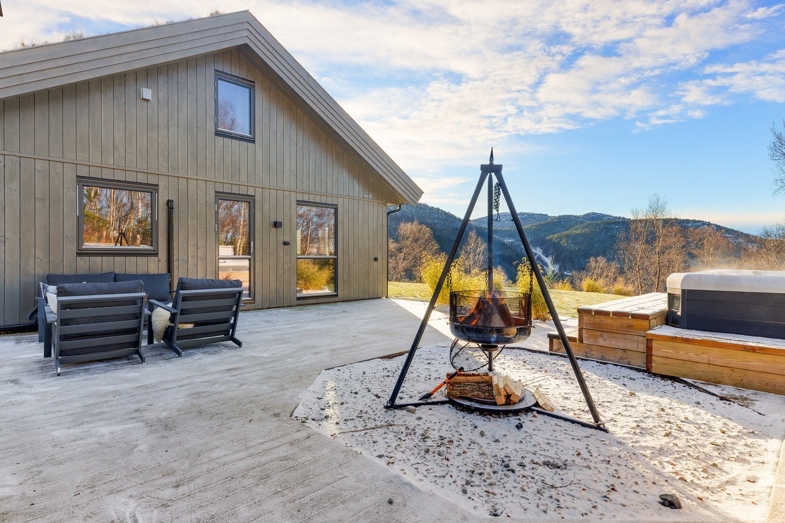 Utgang til uteplassen direkte fra kjøkkenet. Galleribilde