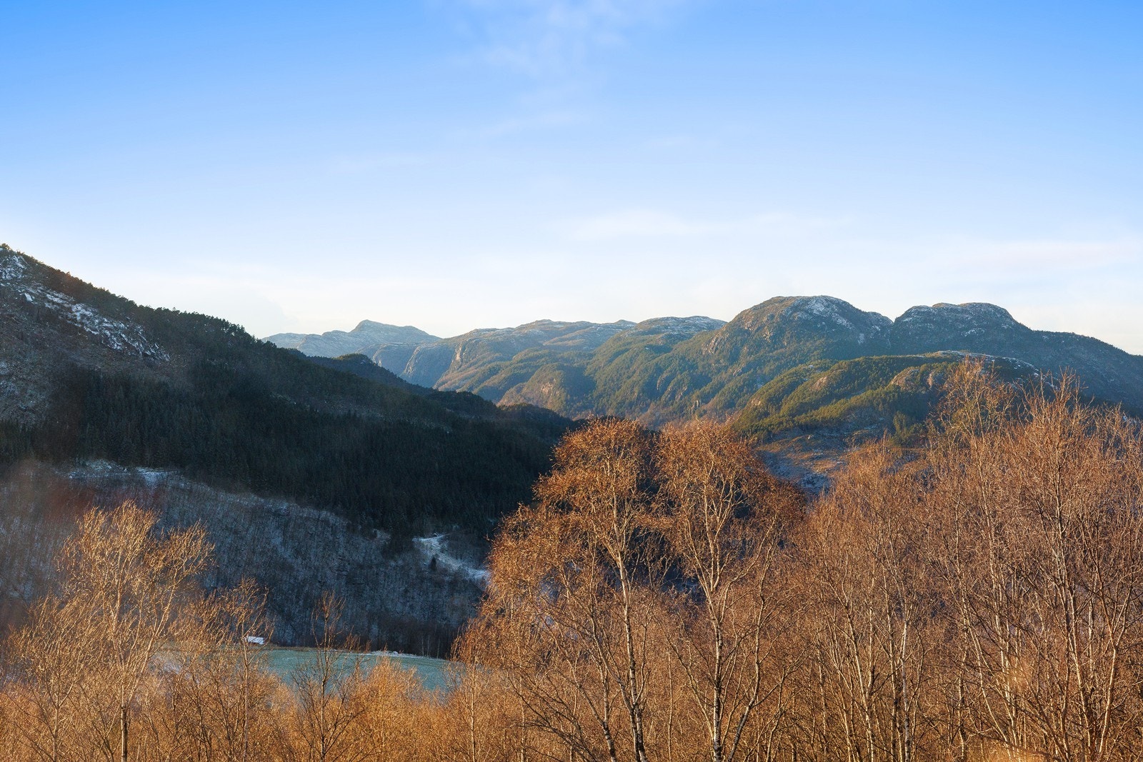 Lyngsheia og området rundt byr på utallige turmuligheter sommer og vinter! Galleribilde