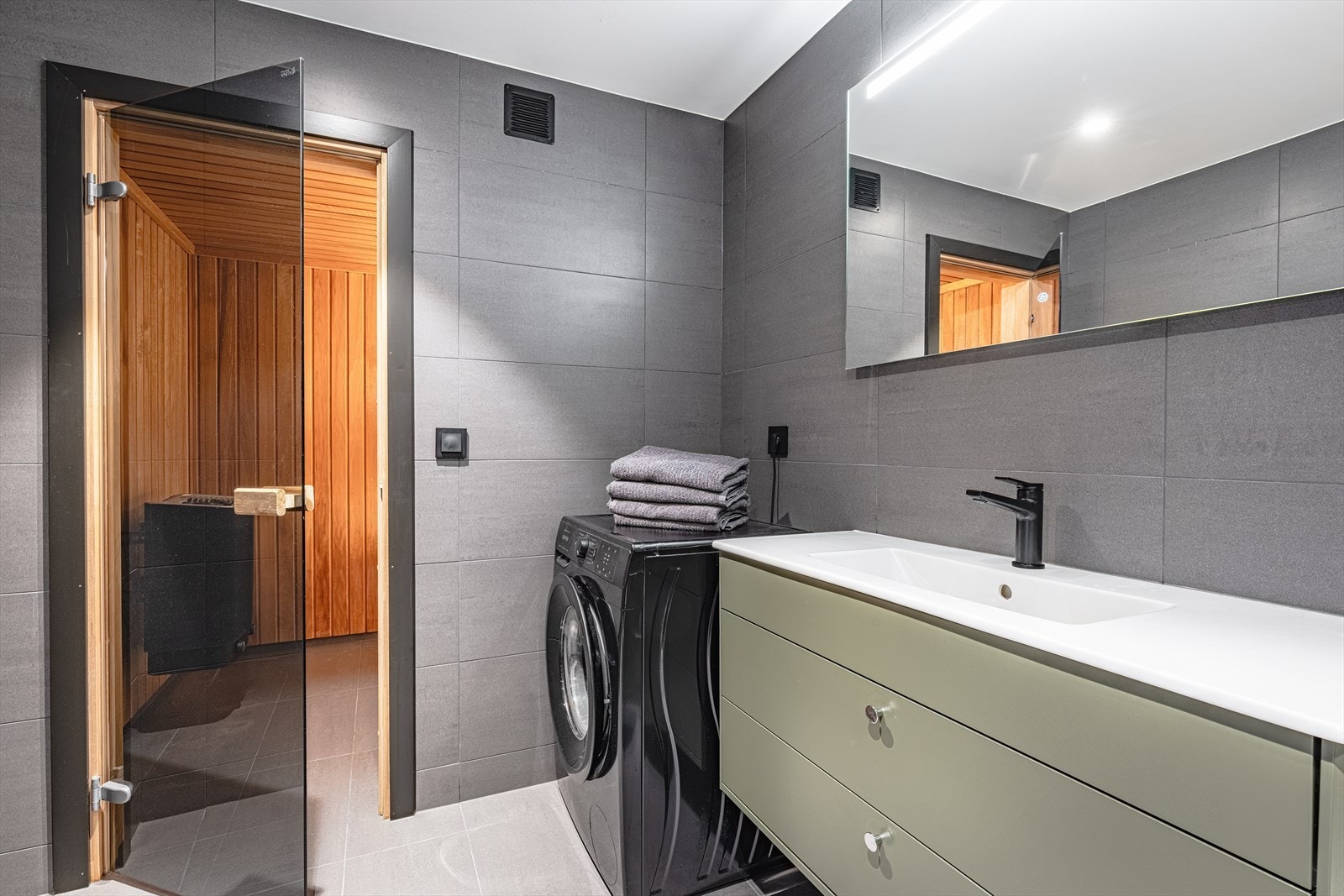 Opplegg for vaskemaskin på baderom nr 1. Galleribilde