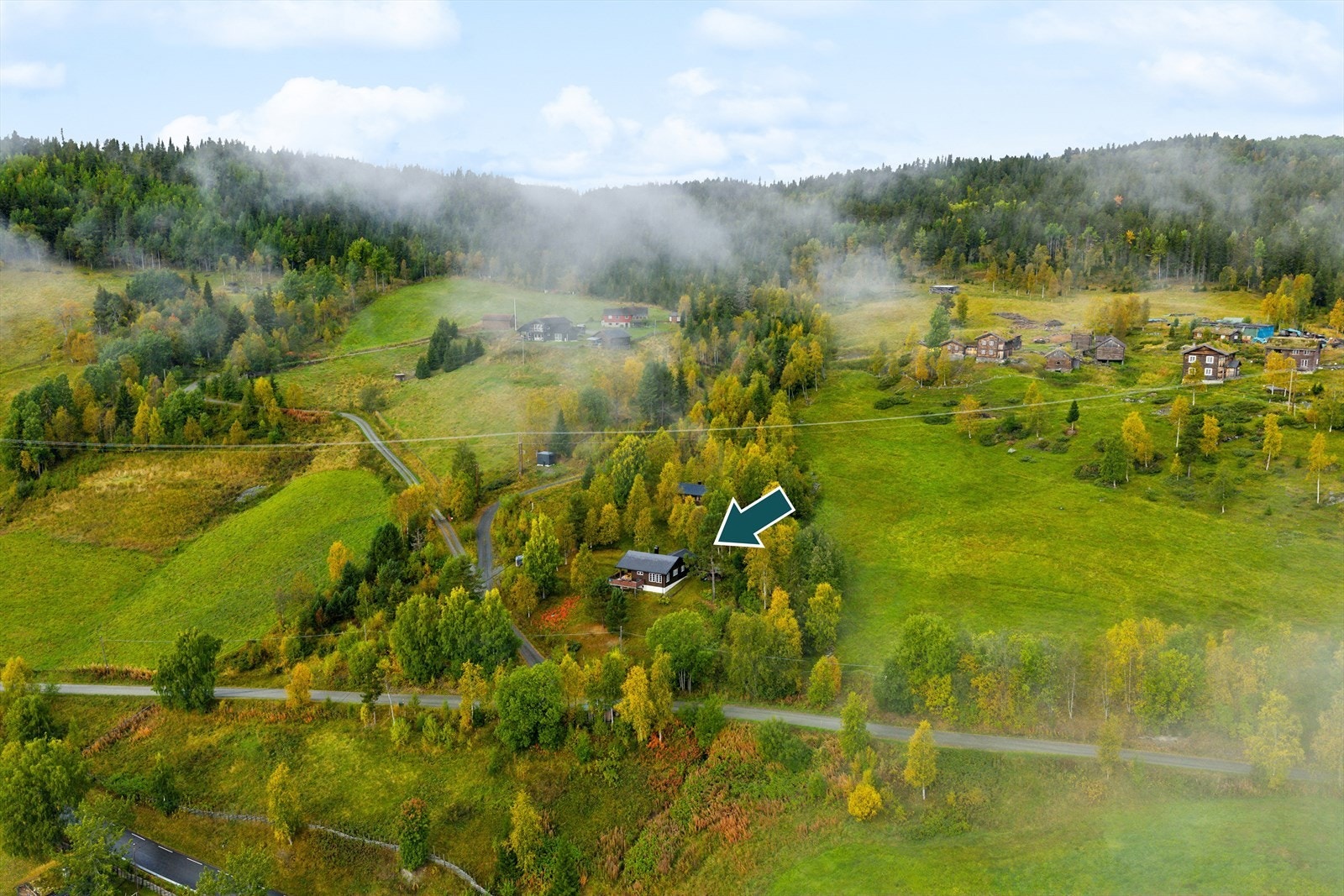 Hytta ligger i et flott naturområde, med nærhet til flotte turområder hele året. Galleribilde