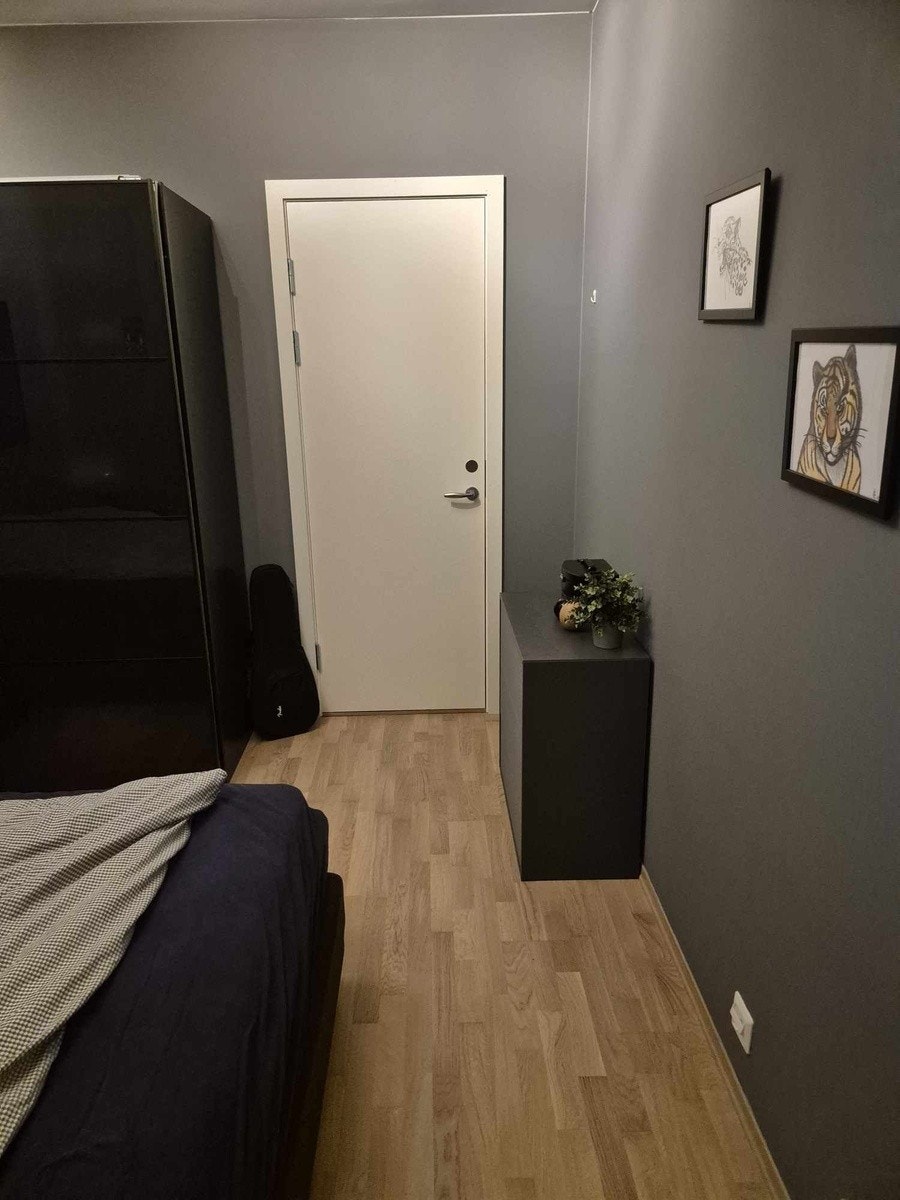 Soverom. Dør inne på soverommet er til teknisk rom. Galleribilde