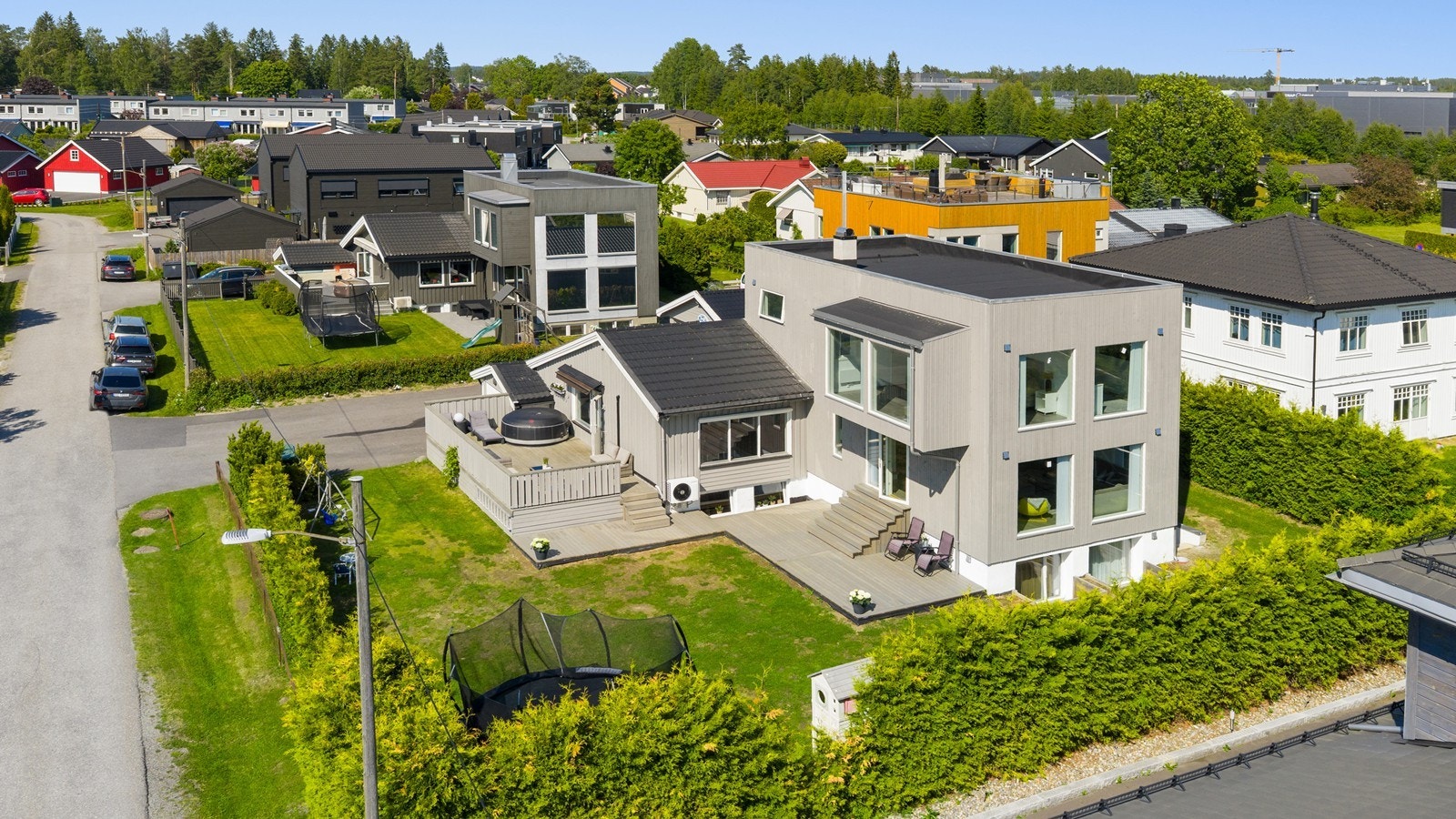 Velkommen til Nordbystien 14! En frittliggende eneboligeiendom med barnevennlig beliggenhet. Fotograf: Trond Walsø. Galleribilde
