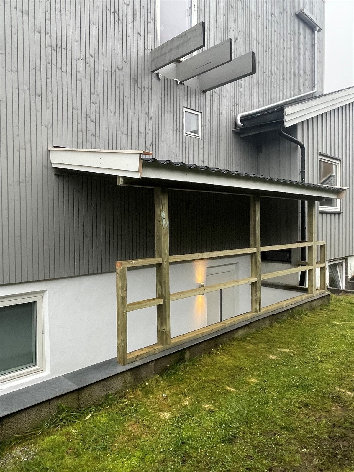 Adkomst fra kjelleretasjen fra hagen. Galleribilde