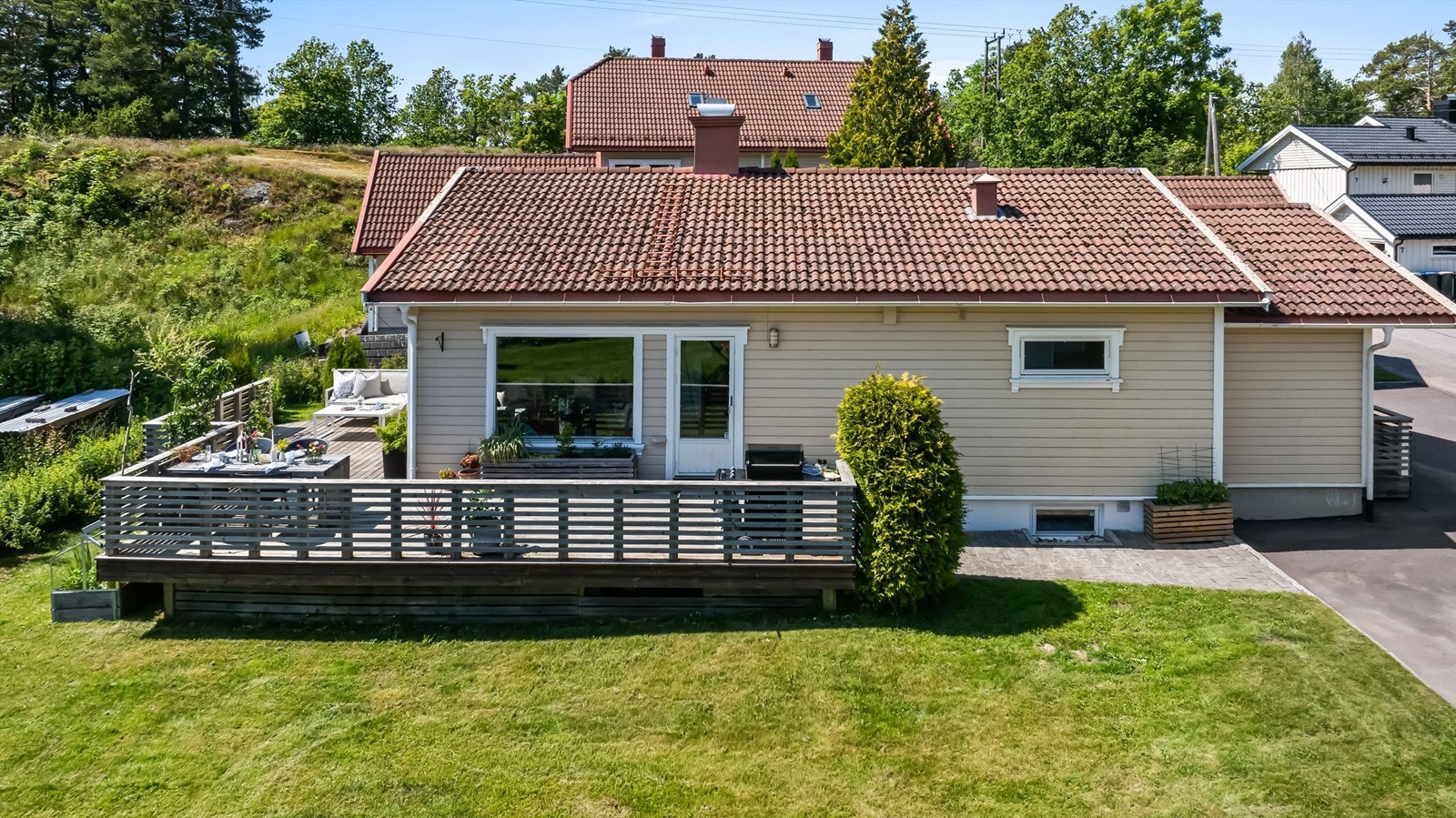 Fasade/hage Galleribilde