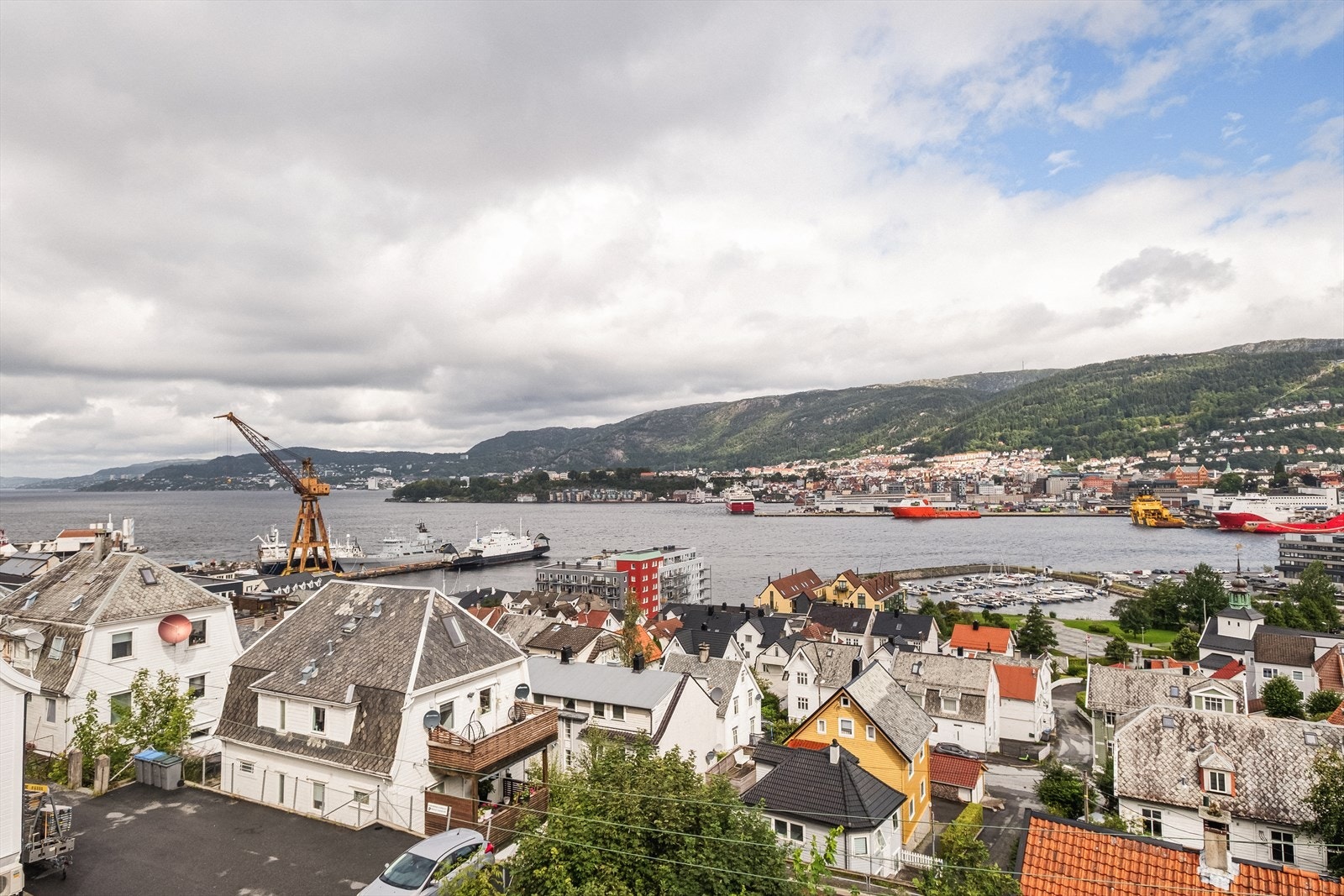 Nydelig utsikt over Byfjorden. Galleribilde