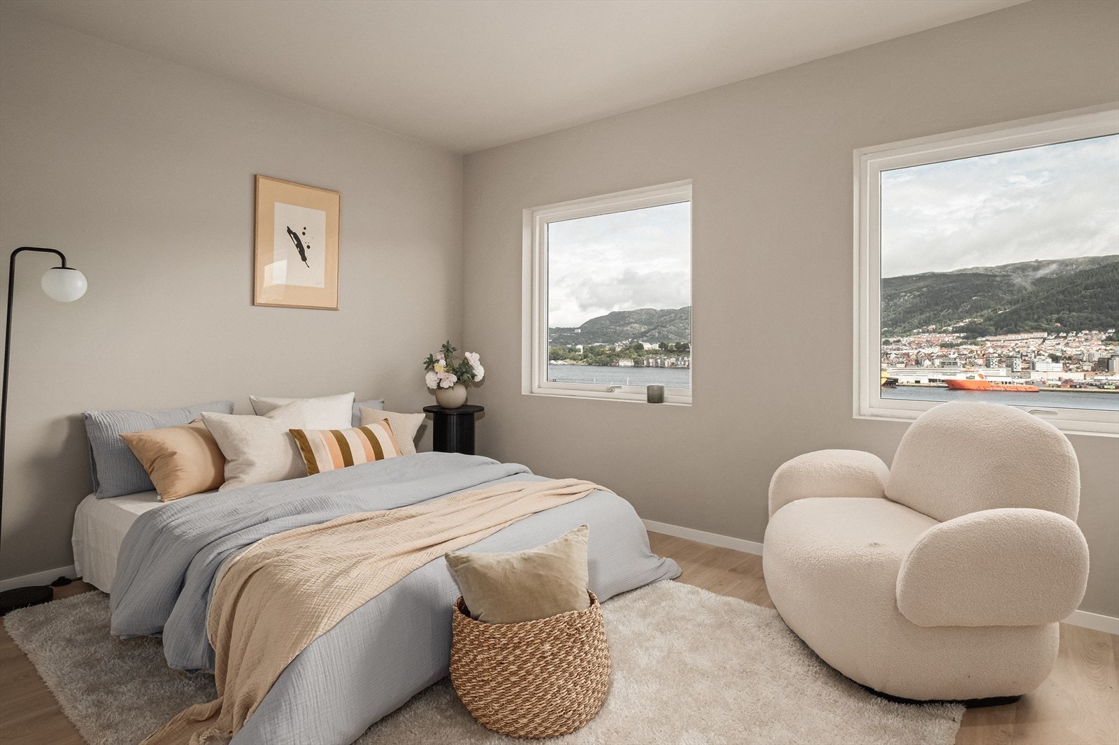 Romslig soverom på hele 14,2 kvm. Galleribilde