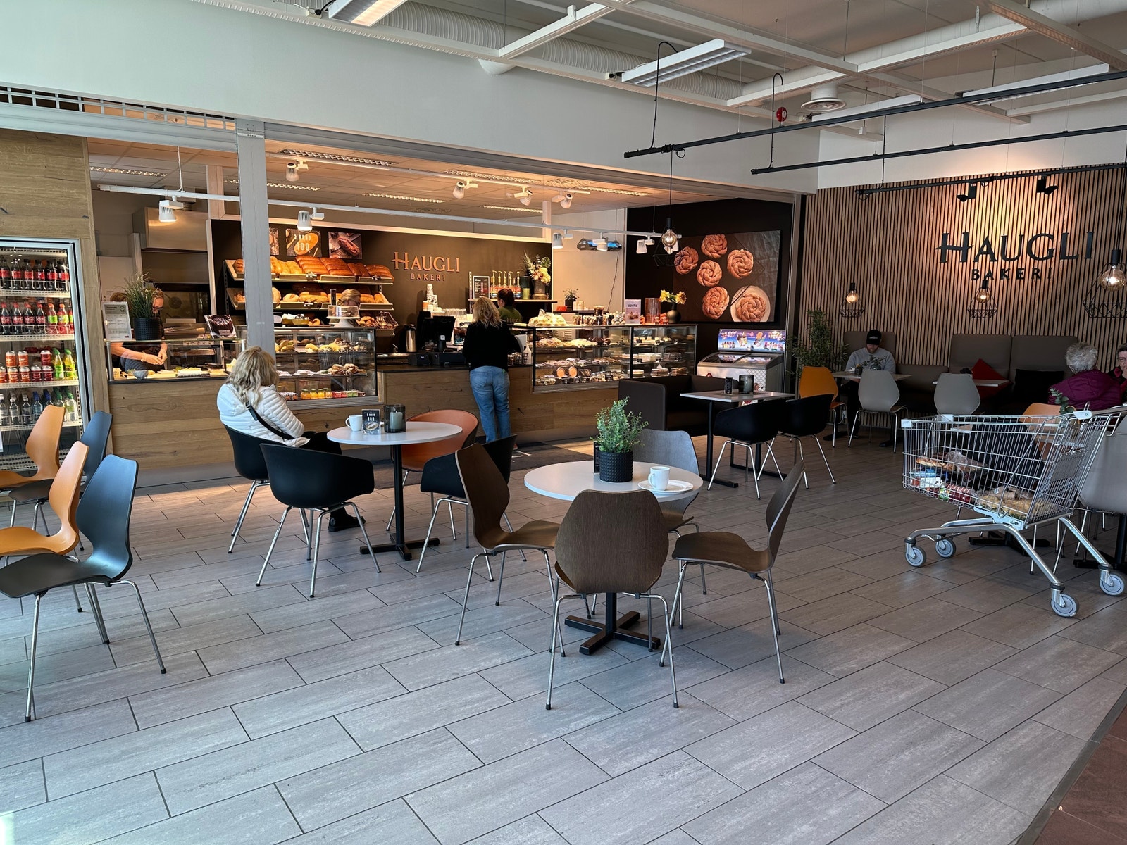 Haugli Bakeri/cafe Galleribilde