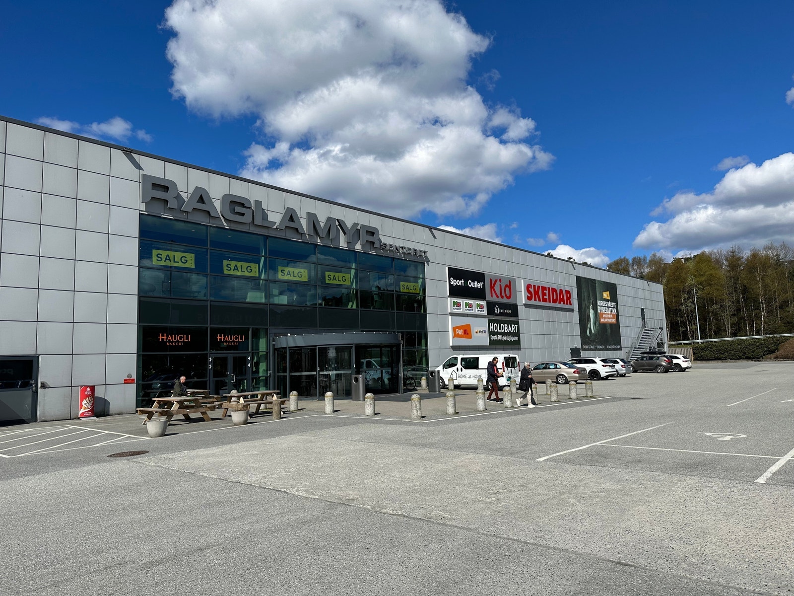 Eiendommen har meget god eksponering mot E134. Galleribilde