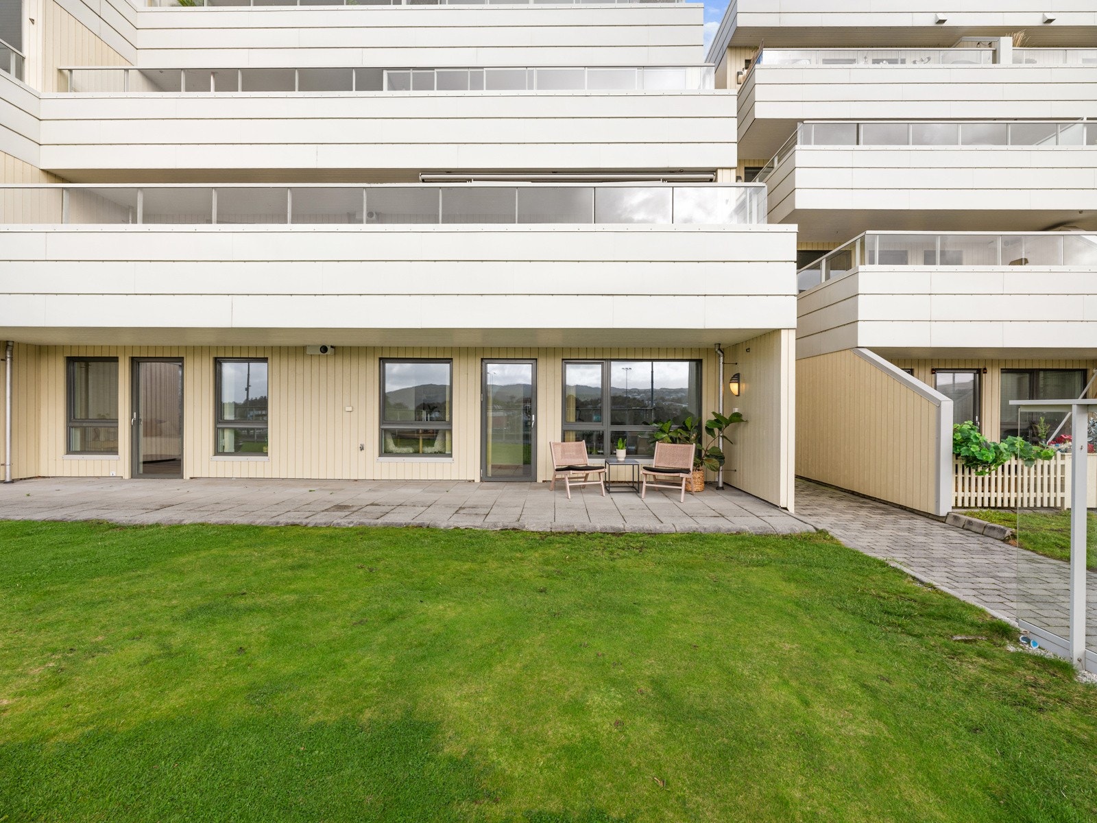 Leilighet beliggende i 1.etasje med en romslig og god planløsning Galleribilde