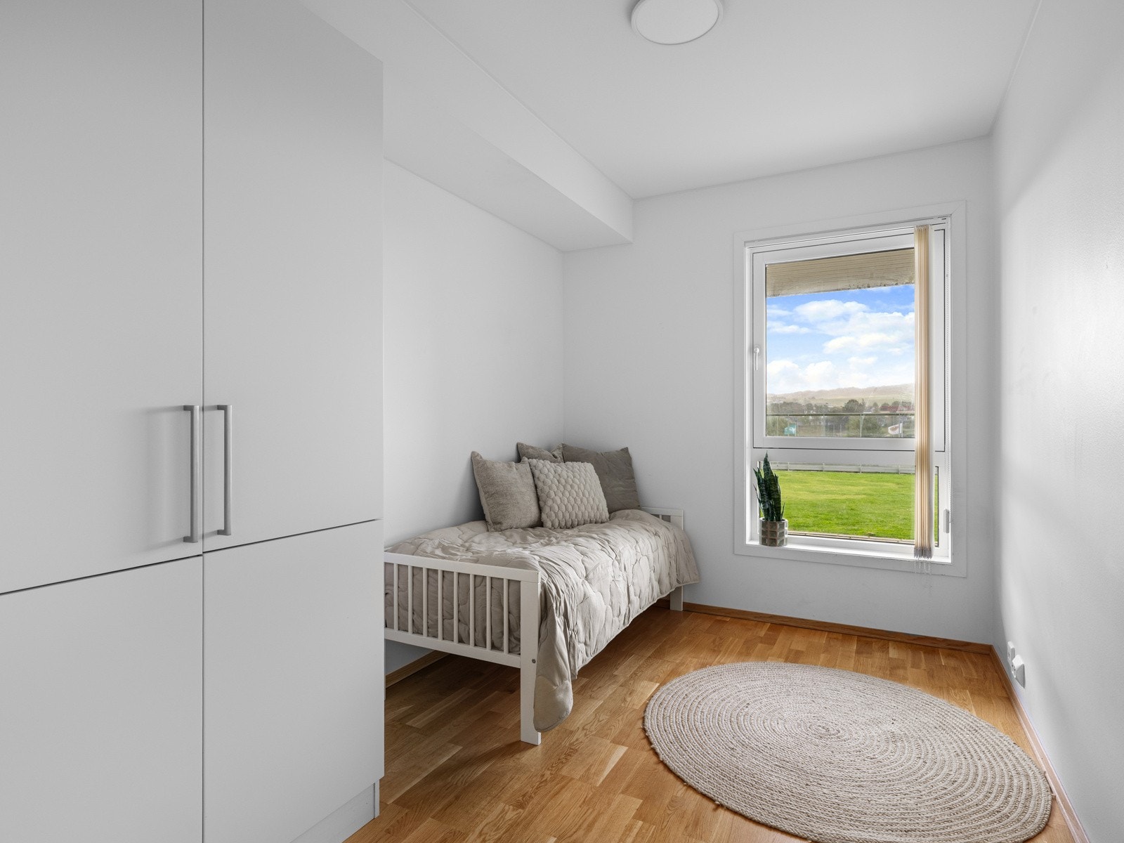 Soverom nr.2 kan brukes til barnerom, gjesterom eller kontor - alt etter eget behov. Galleribilde