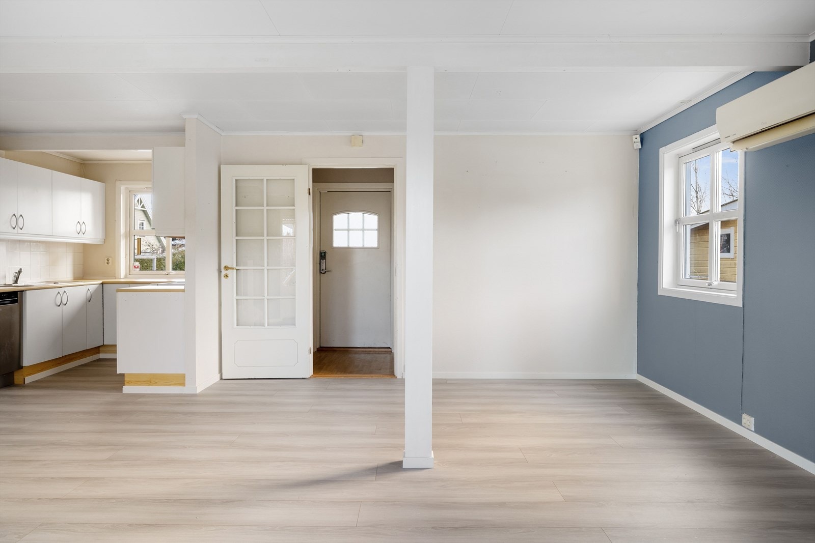 I stuen er det montert luft-til-luft varmepumpe fra 2007 som sørger for en god og jevn varme på vinterstid. Galleribilde