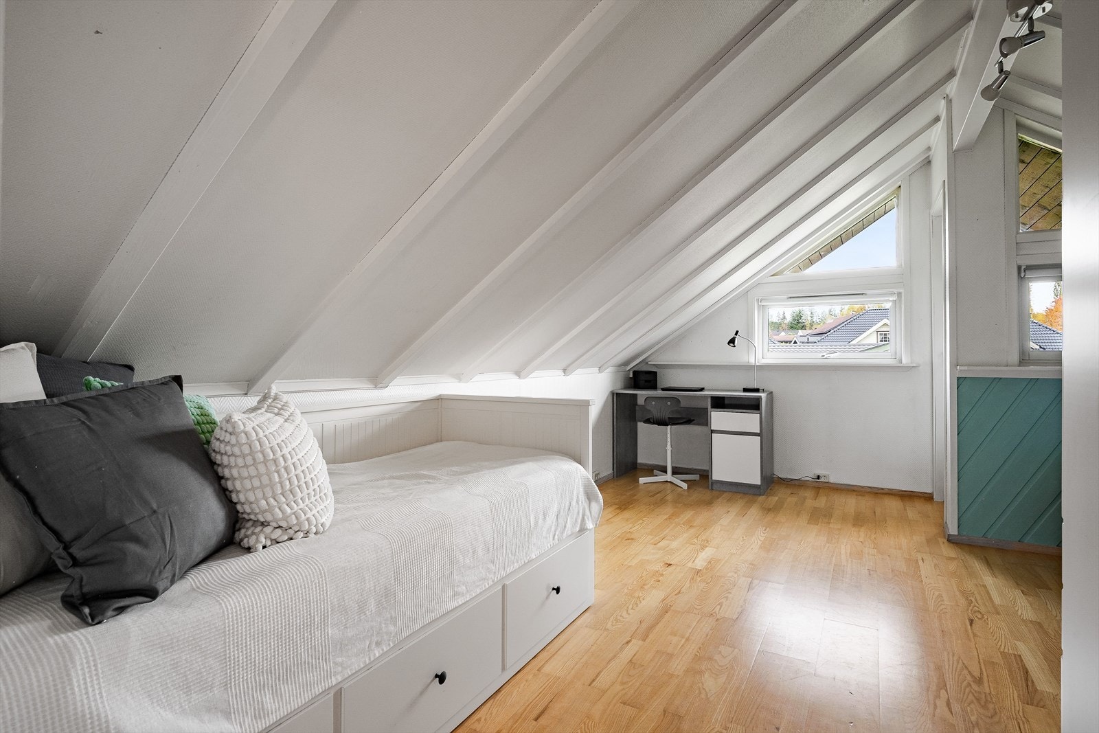 Soverom 3 ligger i 2. etasje og er et lyst rom av god størrelse. Galleribilde