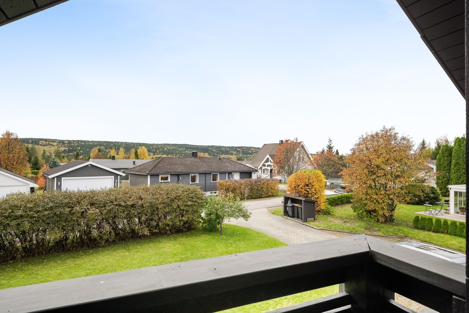 Fra loftsrommet er det utgang til en nordøstvendt luftebalkong. Galleribilde