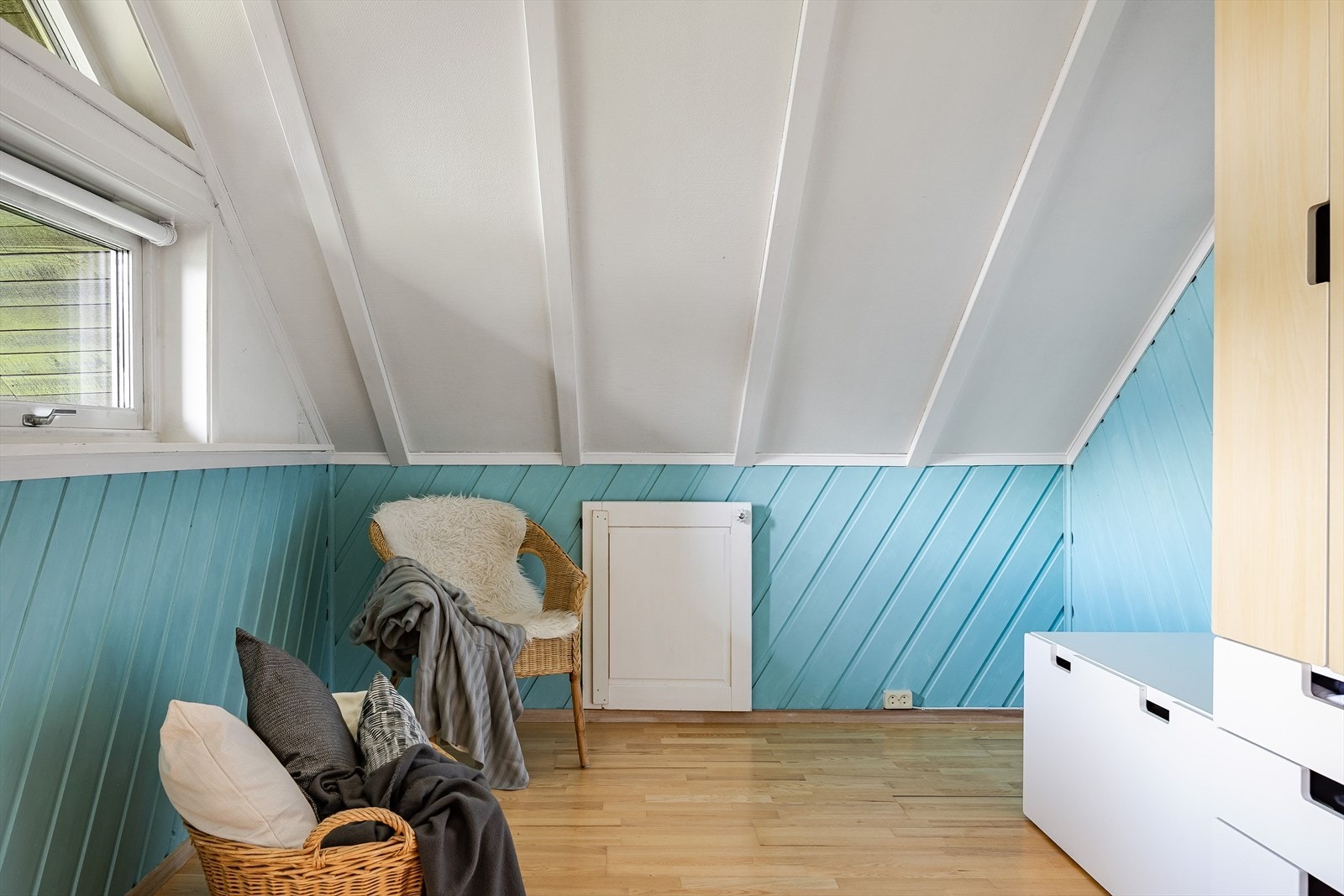 På soverommet er det god plass til både seng, kontorpult og garderobeløsninger - alt etter eget ønske og behov. Galleribilde