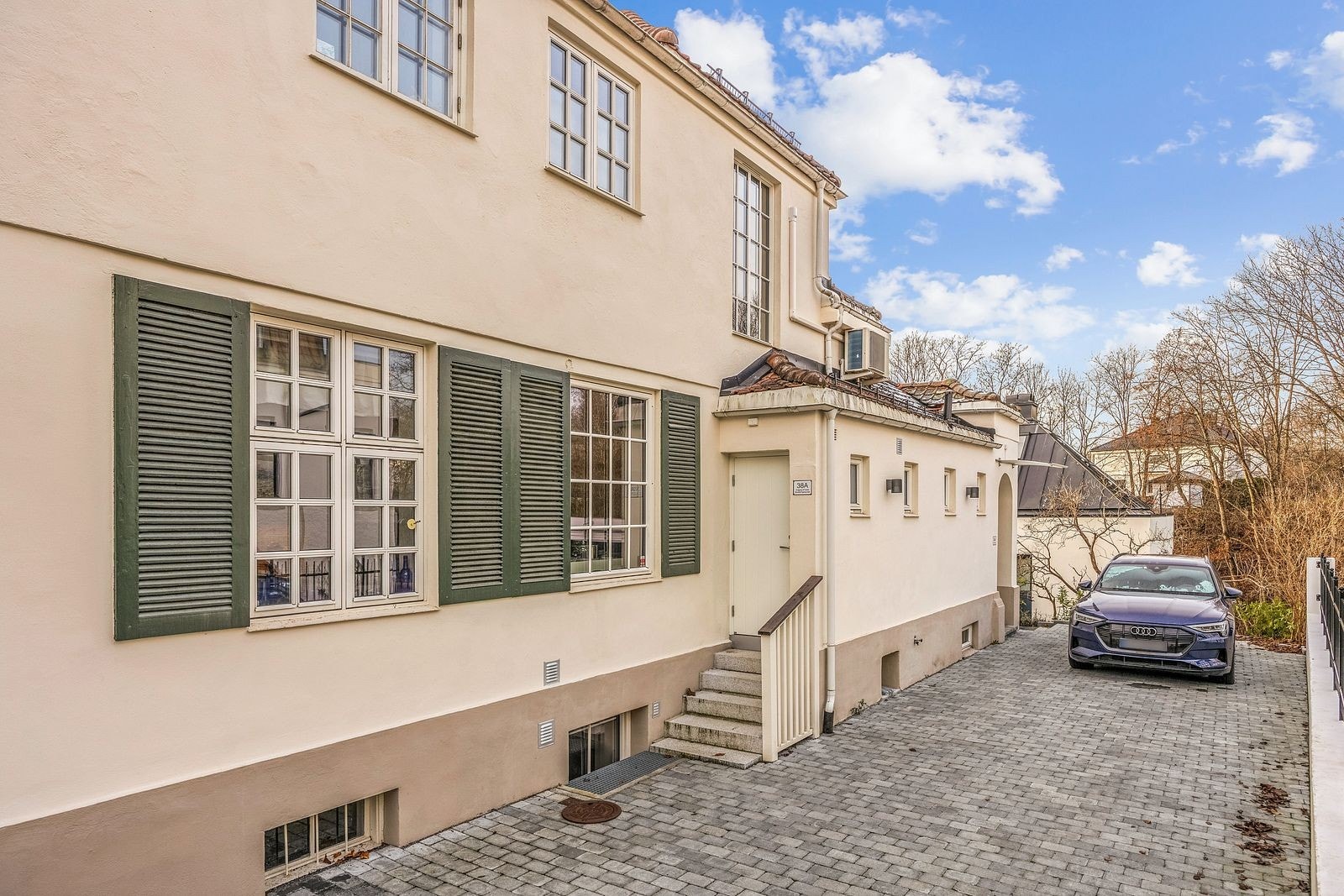 Separat inngang Galleribilde