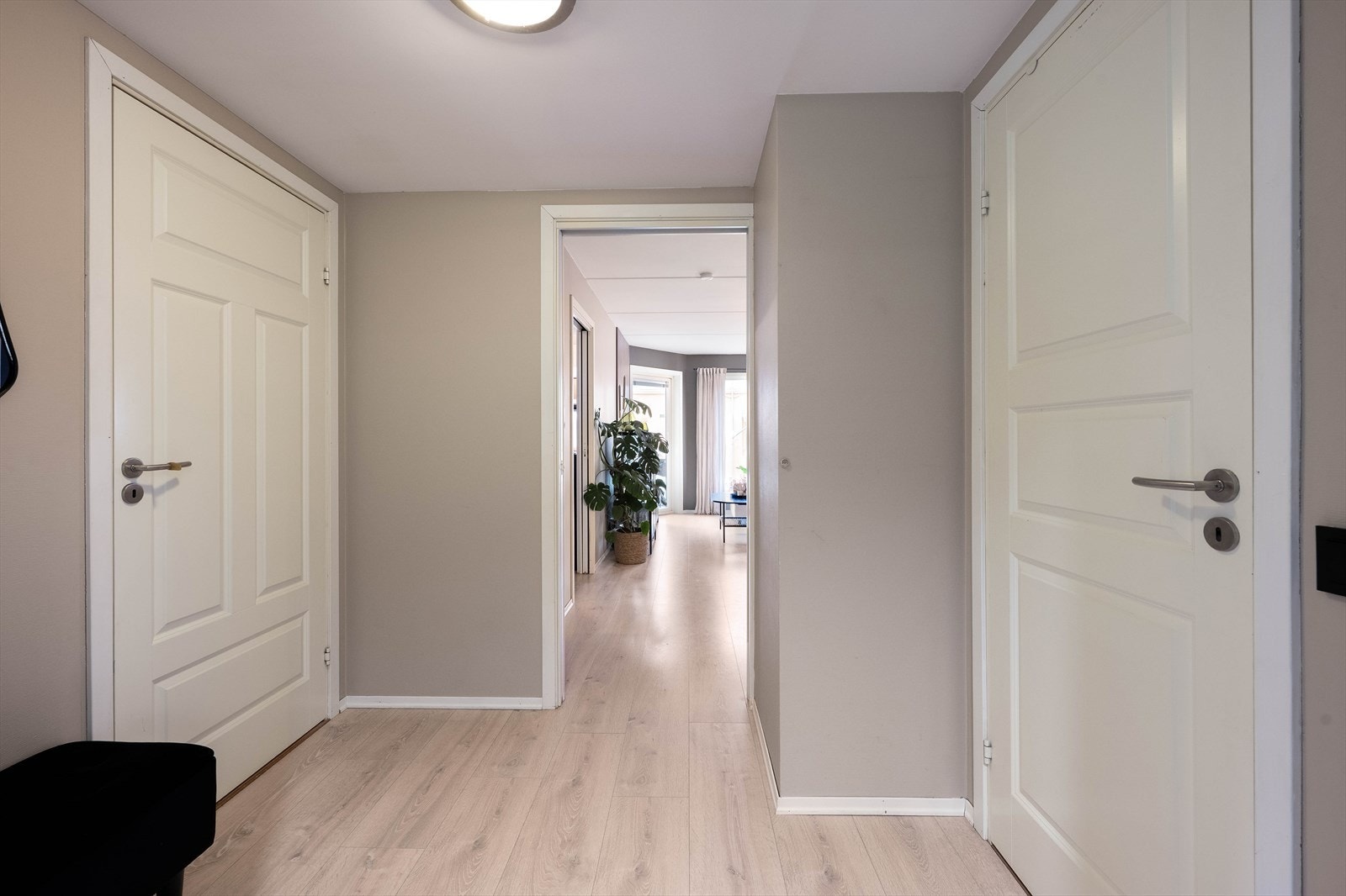 Tilkomst til bod på ca. 2 m² gir ekstra lagringsplass til det du trenger. I tillegg til bod i kjeller på ca 5 m². Galleribilde