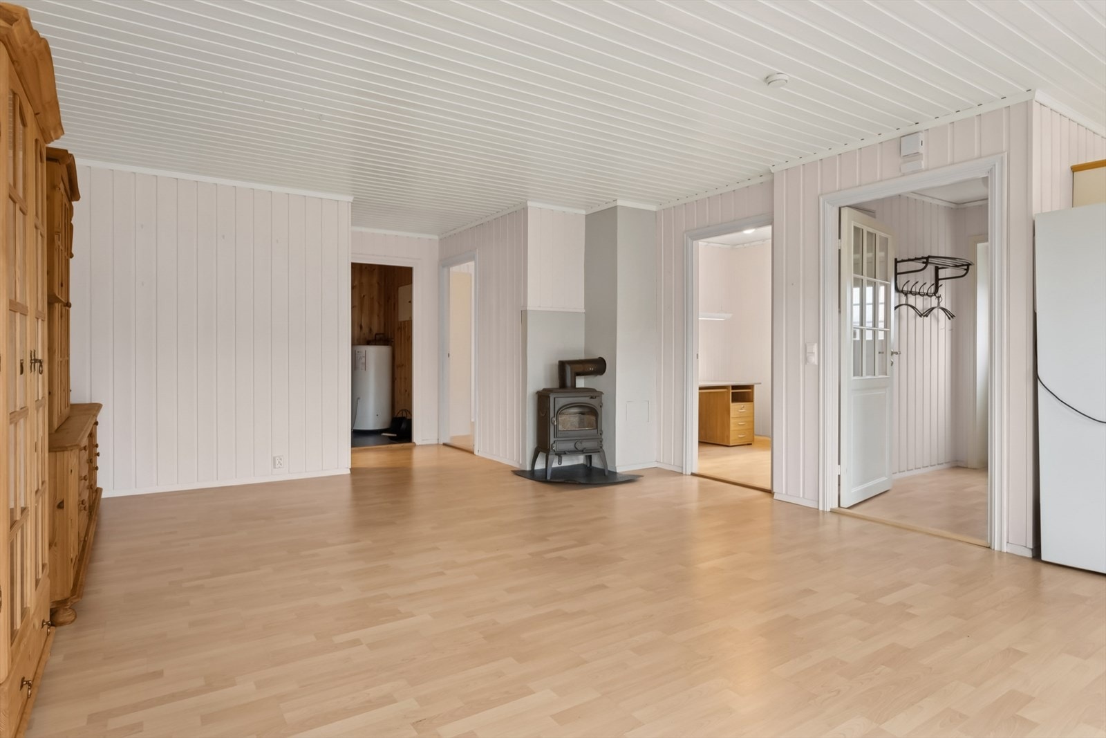 Rommet kan innredes med sofagruppe og spisebord. Galleribilde