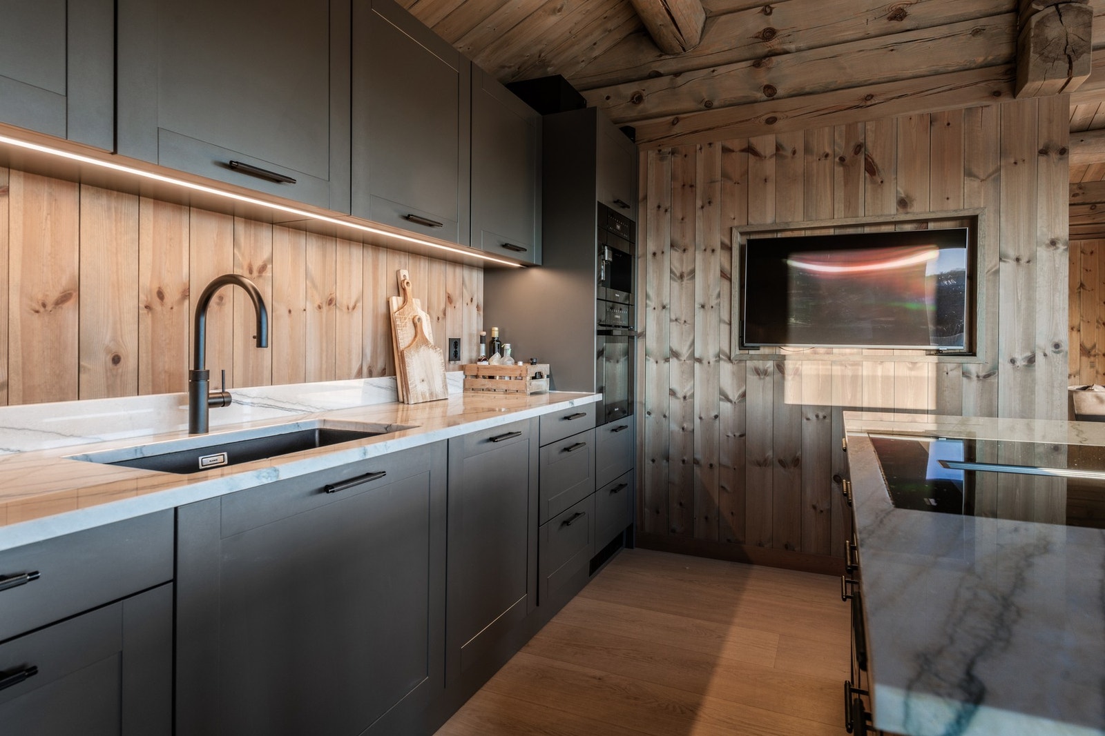 Spesialtilpasset kjøkken levert av anerkjente Fjellmøbler